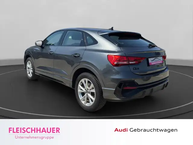 Audi Q3 view 5