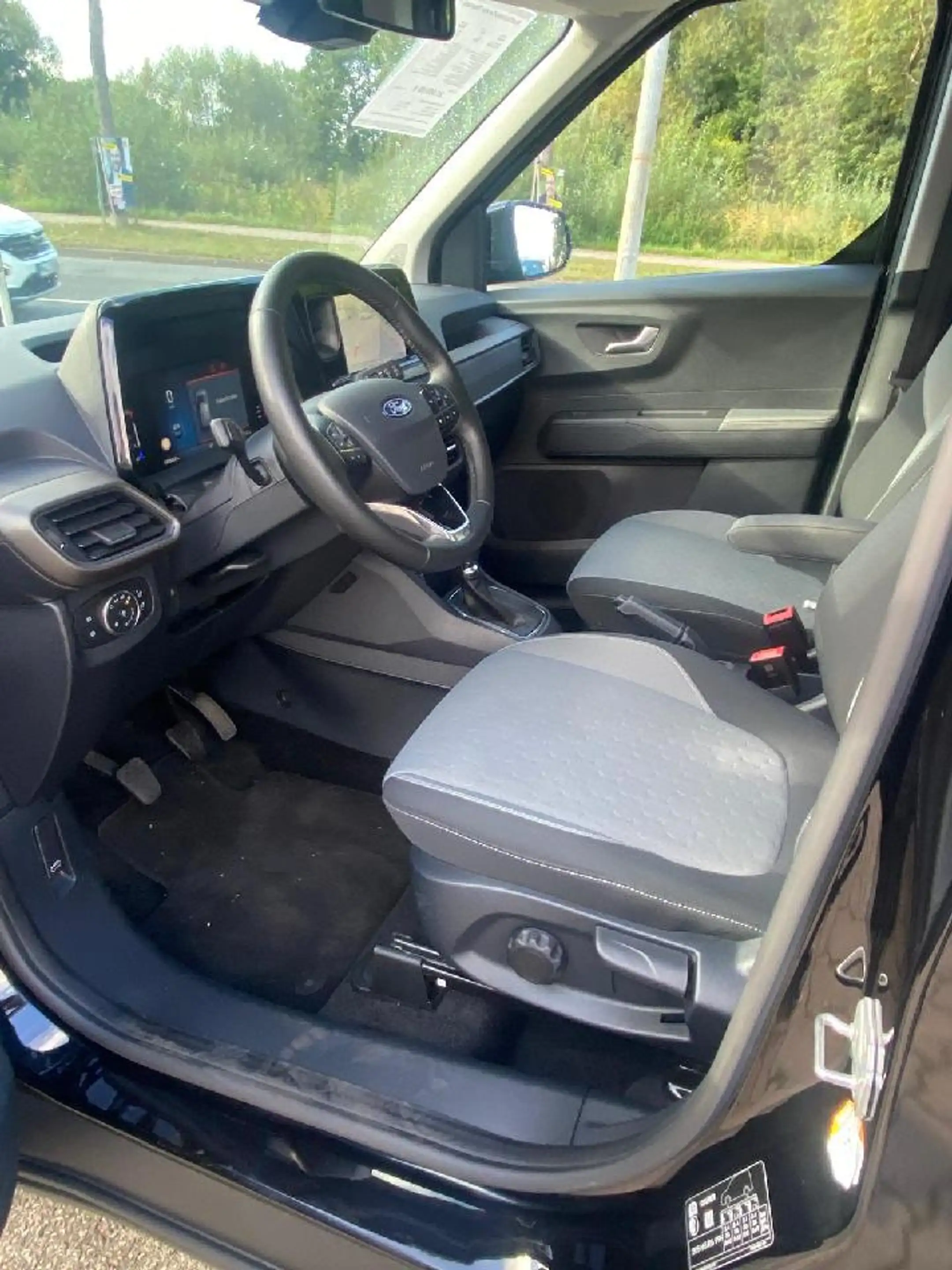 Ford Tourneo Courier Titanium — photo 6