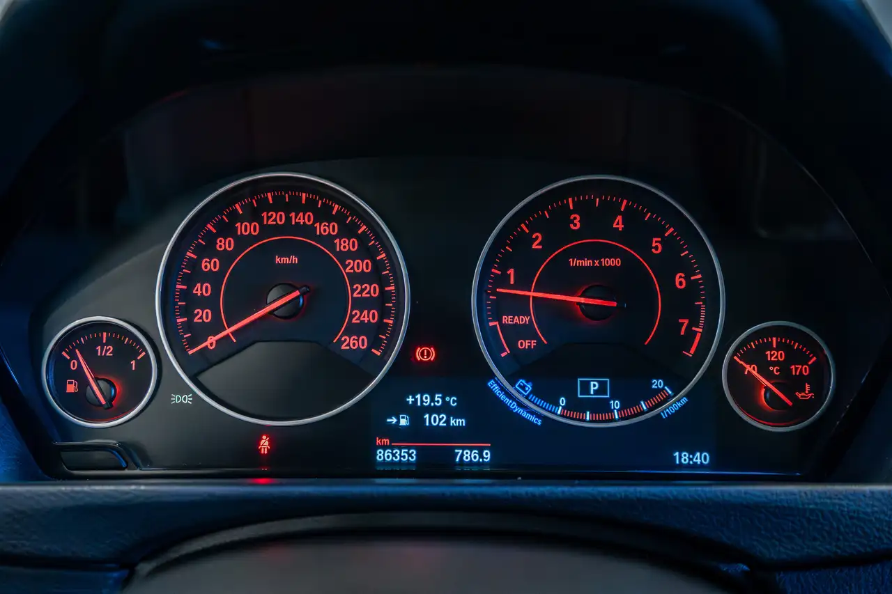 BMW 3 Series снимка BMW 3 Series