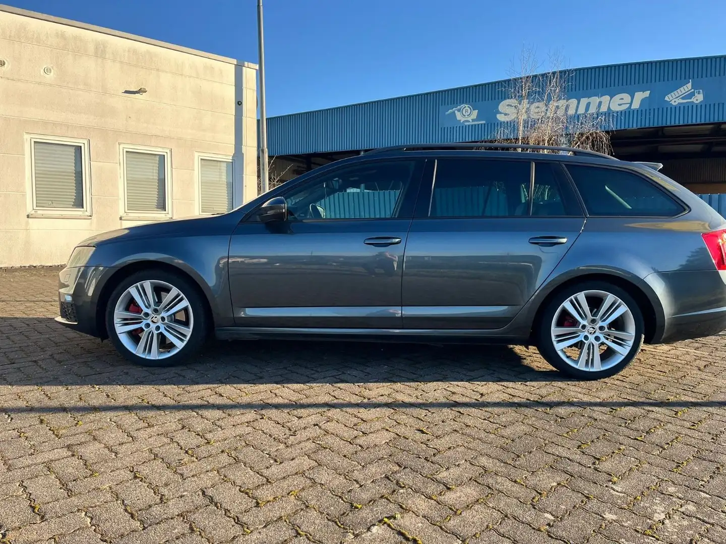 Skoda Octavia Octavia Combi 2.0 TDI (Green tec) DSG RS Grau - 2