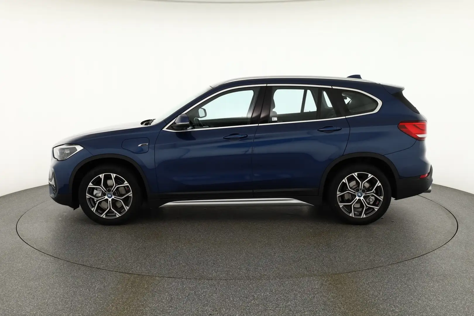 BMW X1 xDrive 25e XLine LED Kamera Totwinkel Leder Blauw - 2