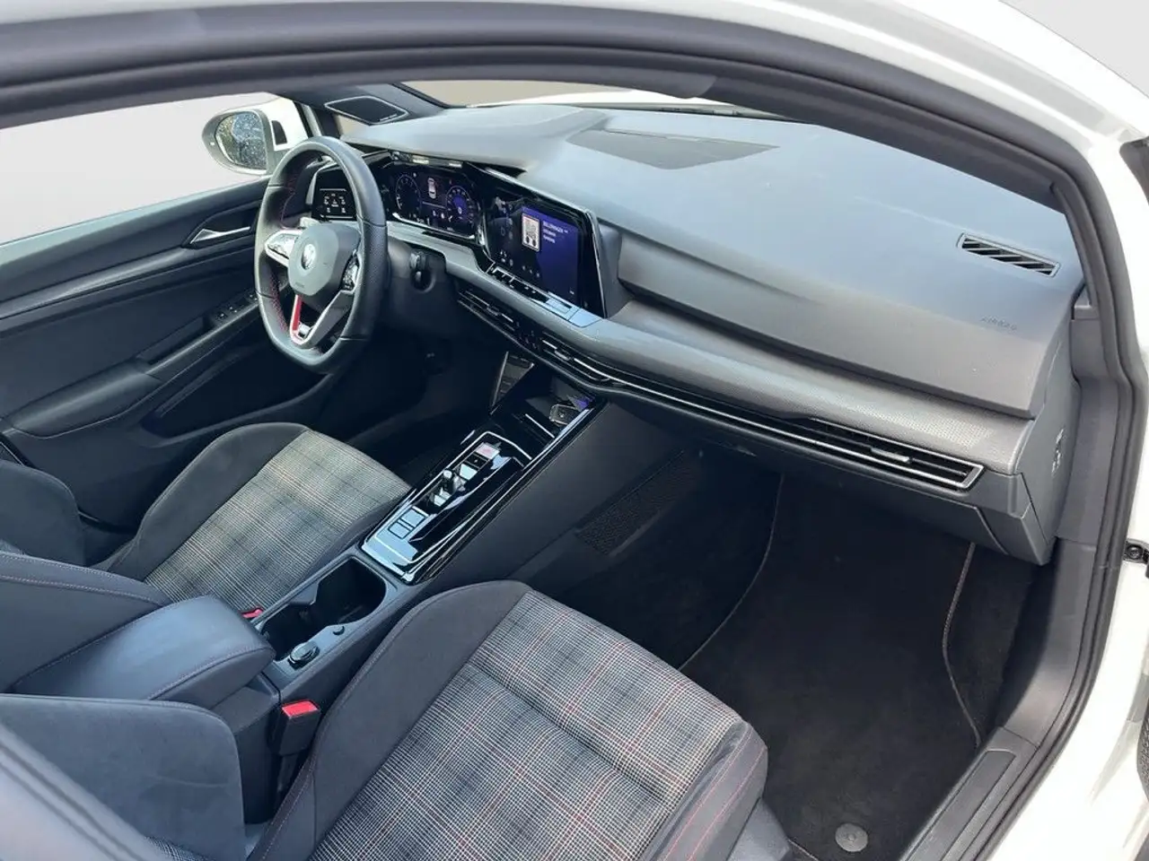Volkswagen Golf GTI 2.0 Pano Navi Matrix 19Zoll DSG 14