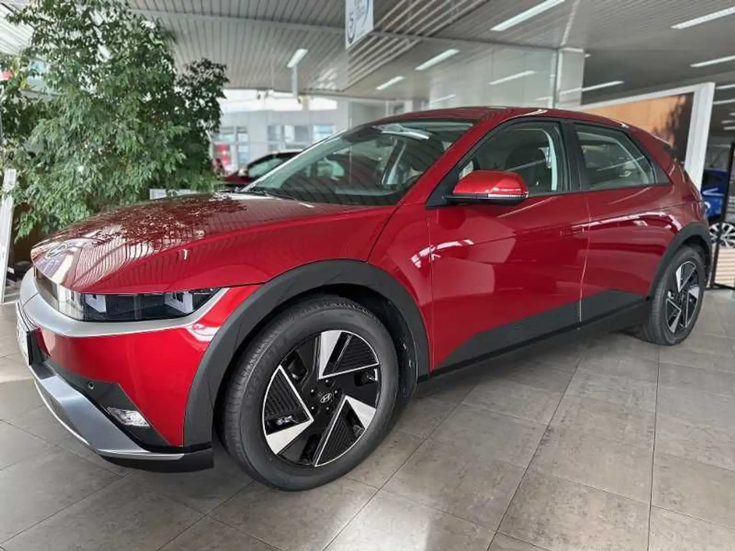 Hyundai IONIQ 5 84 kWh DYNAMIQ Rouge - 1