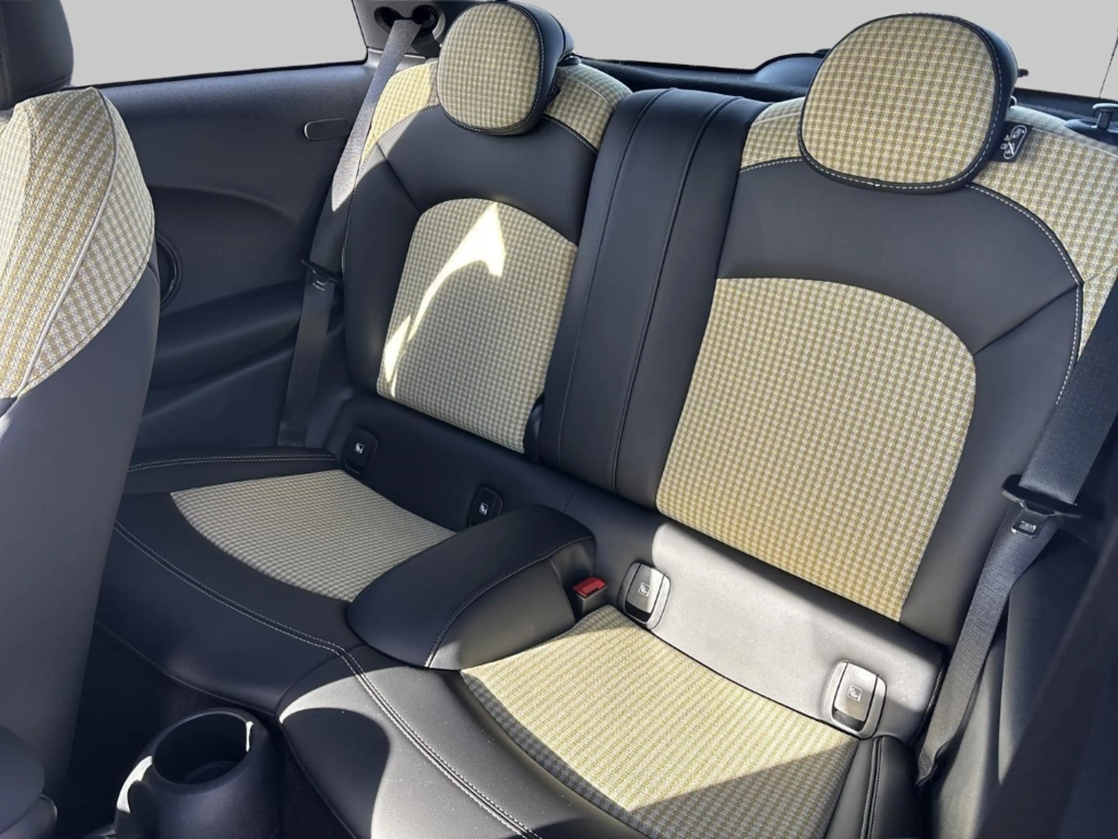 MINI Cooper S Aut. Resolute LED Navi DDC Kamera SHZ — photo 8