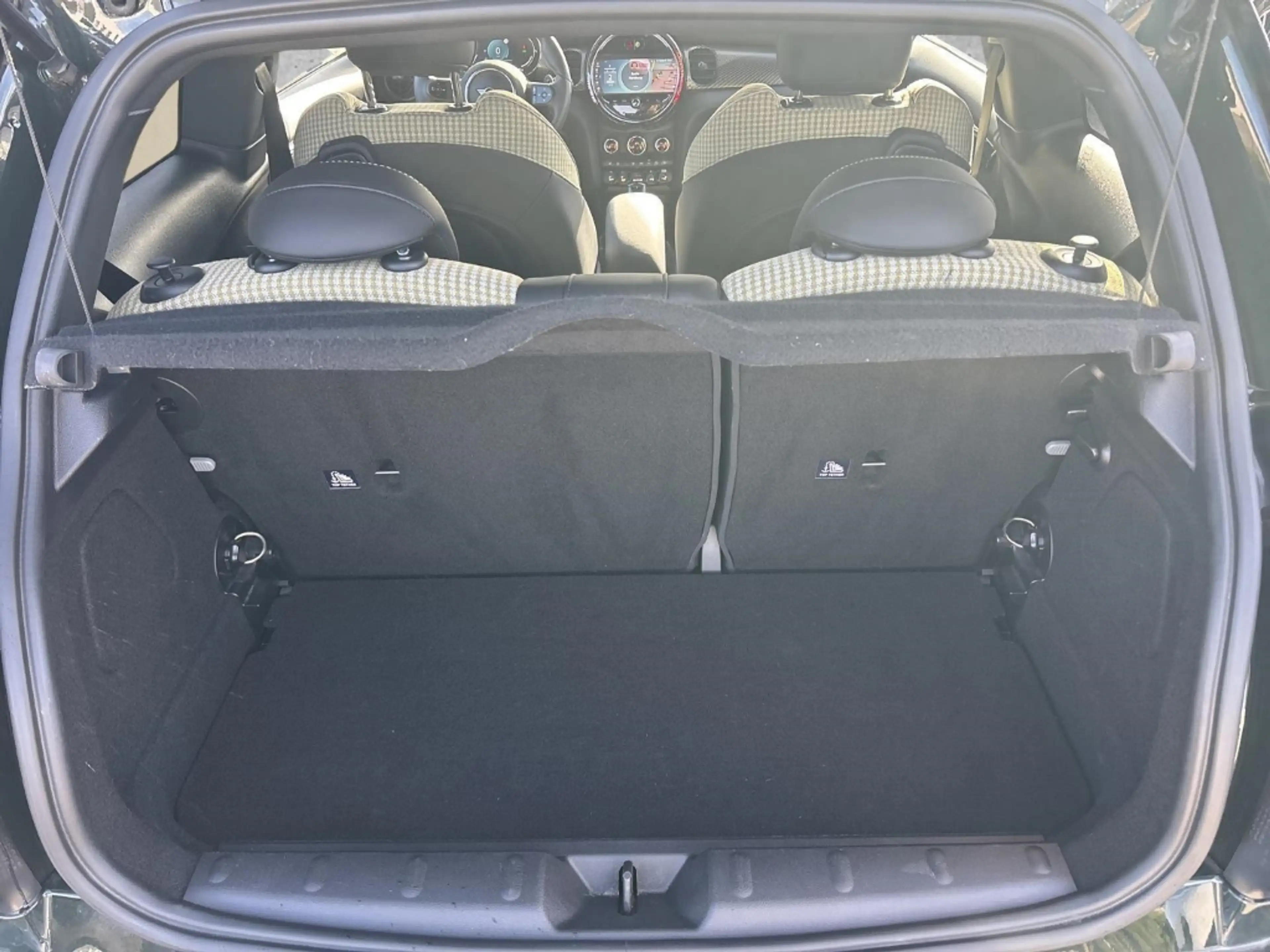 MINI Cooper S Aut. Resolute LED Navi DDC Kamera SHZ — photo 14