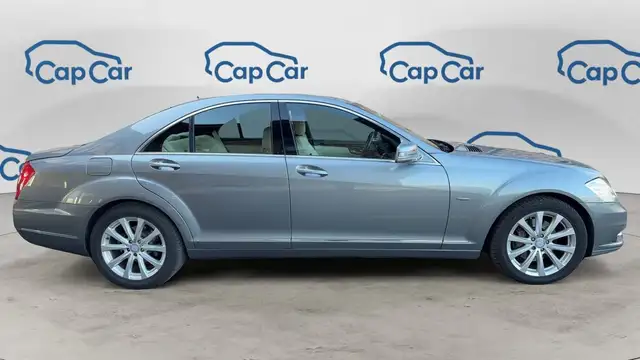 Mercedes-Benz S-Class view 4
