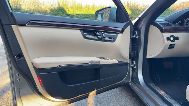Mercedes-Benz S-Class view 7