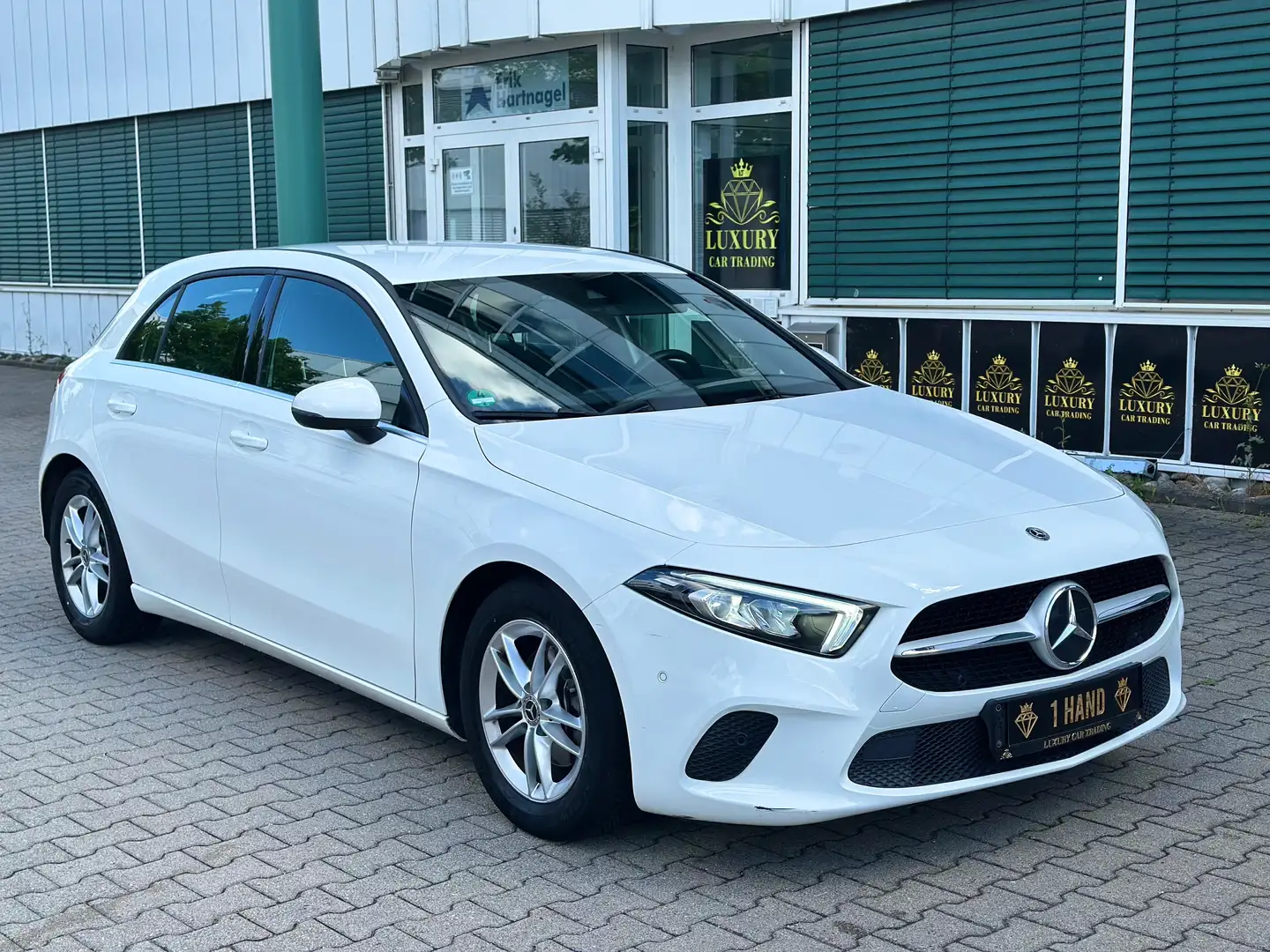 Mercedes-Benz A 180 A 180  Parkpilot LED KAMERA SPURHALTEASSISTENT Blanc - 1