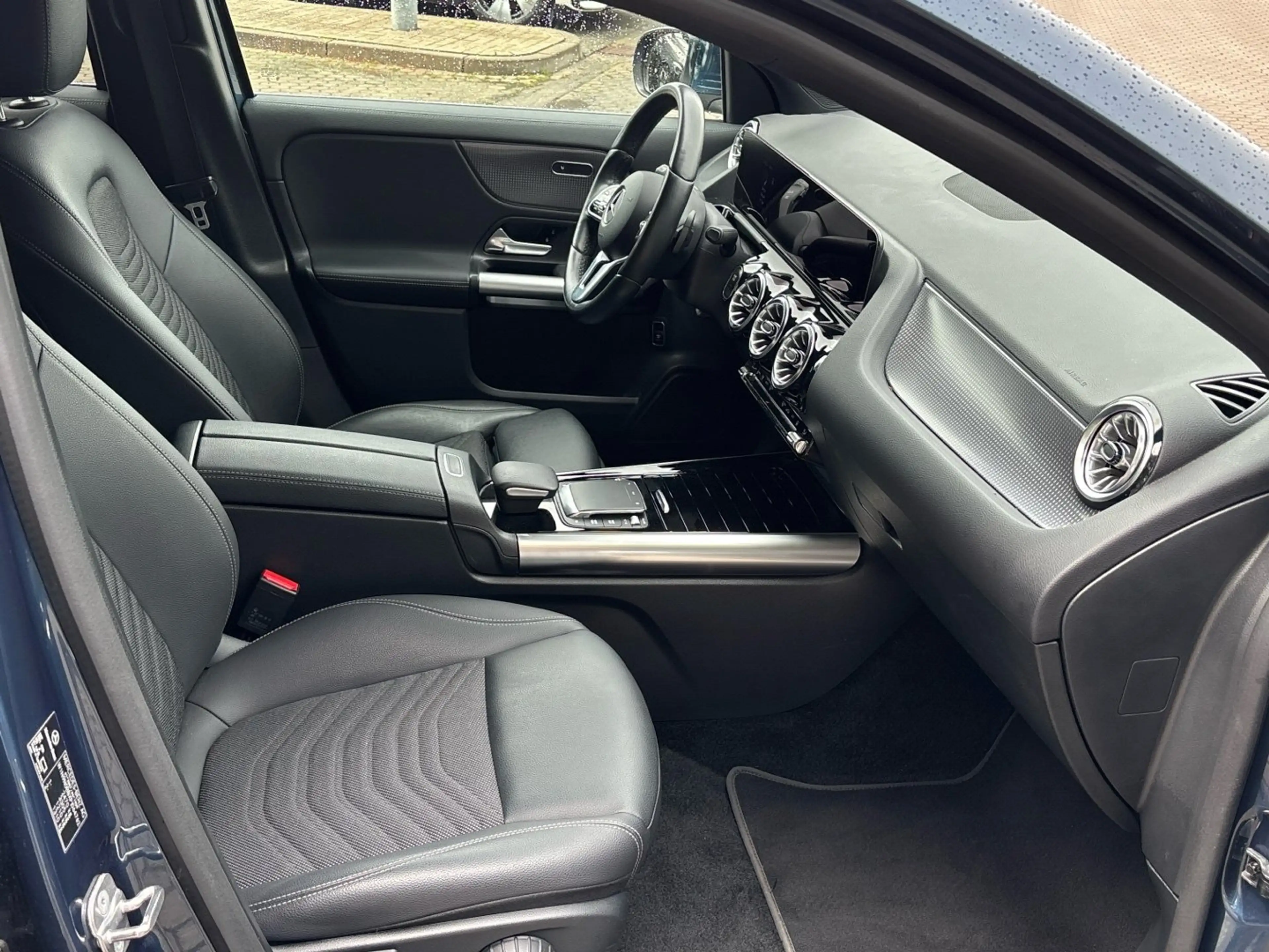 Mercedes-Benz EQA 250 Progressive Distronic Ambiente 360°-K. — photo 14