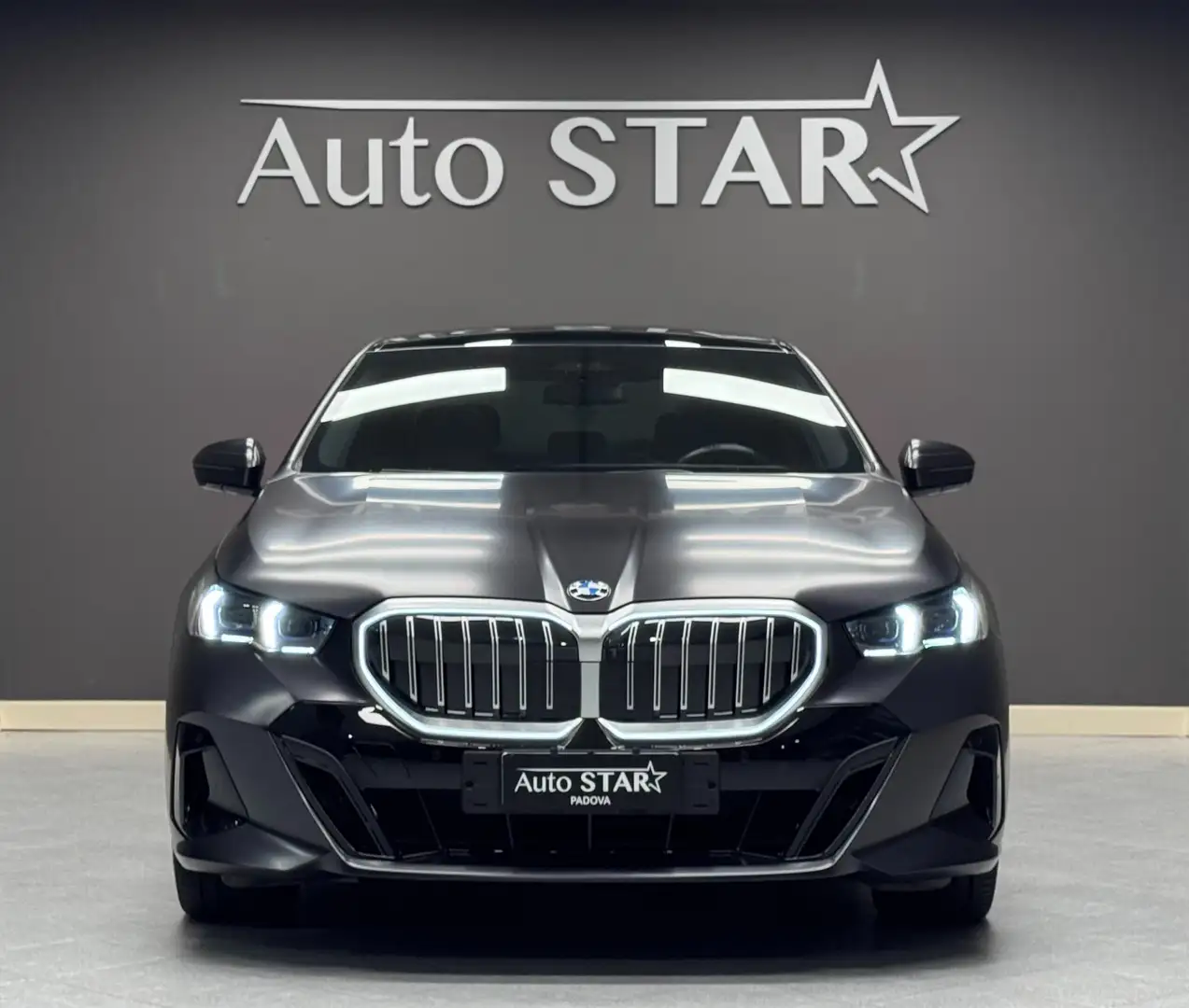 BMW 520 d Berlina 48V xdrive M-Sport Pro "Frozen Black" Nero - 2
