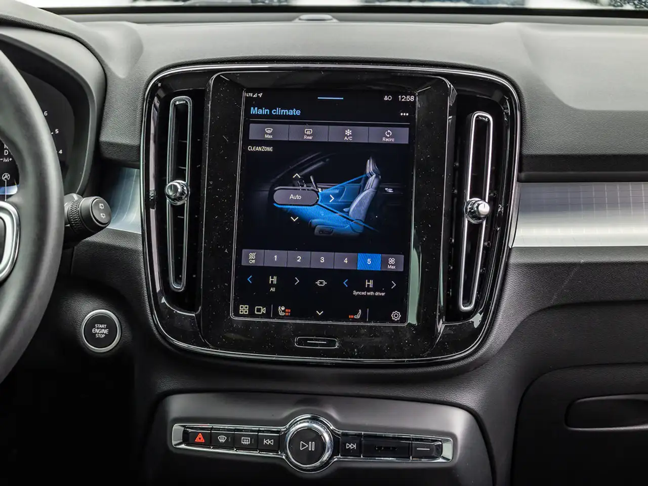 Volvo XC40 снимка Volvo XC40