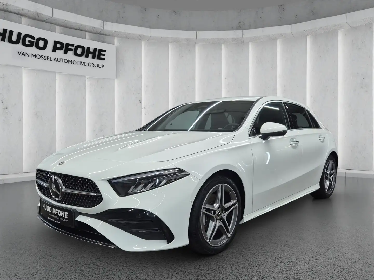 Mercedes-Benz A 200 AMG Line Weiß - 1