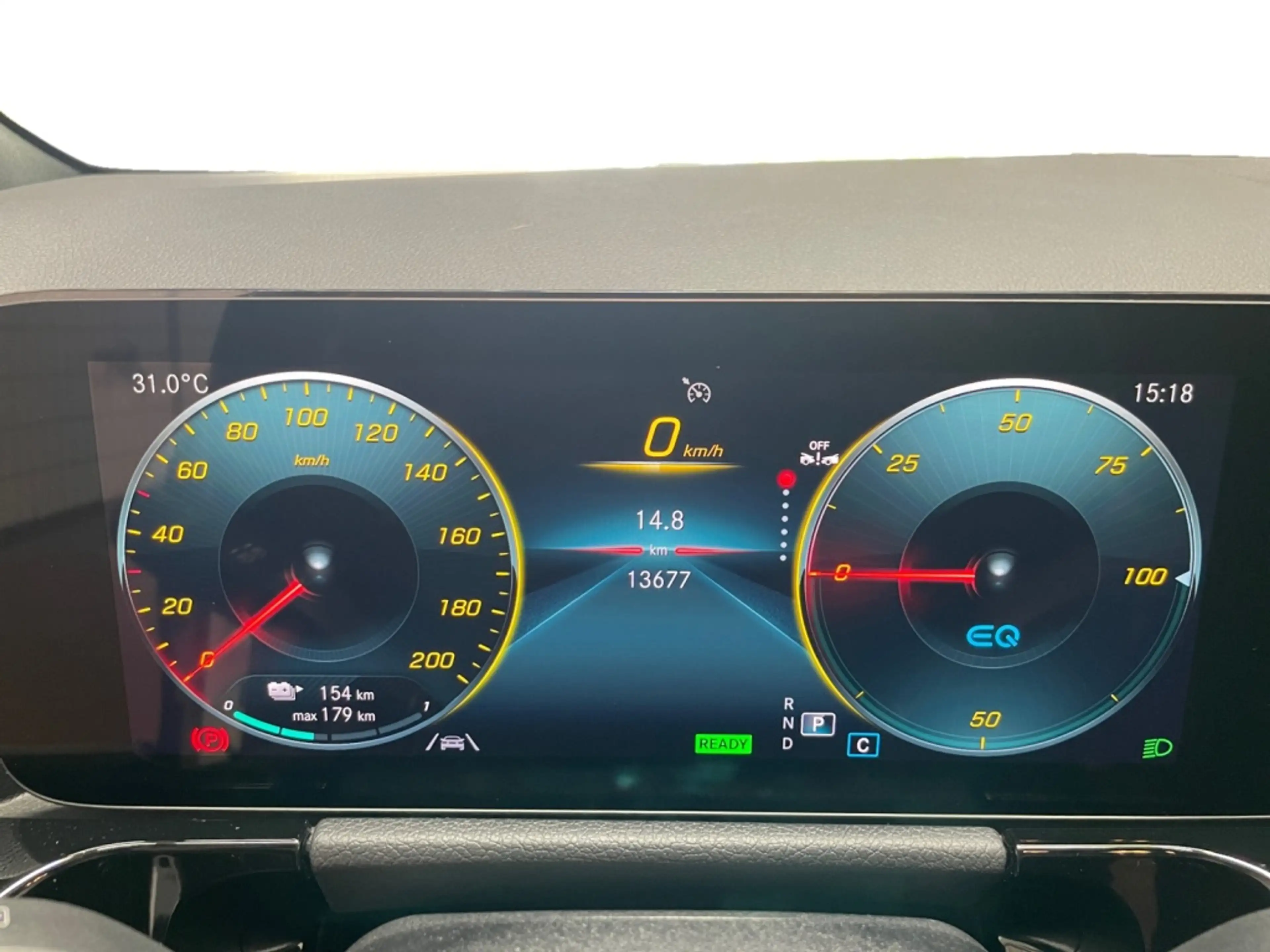 Mercedes-Benz EQA 300 4matic Progressive AMG+MBUX+Progressive — photo 14