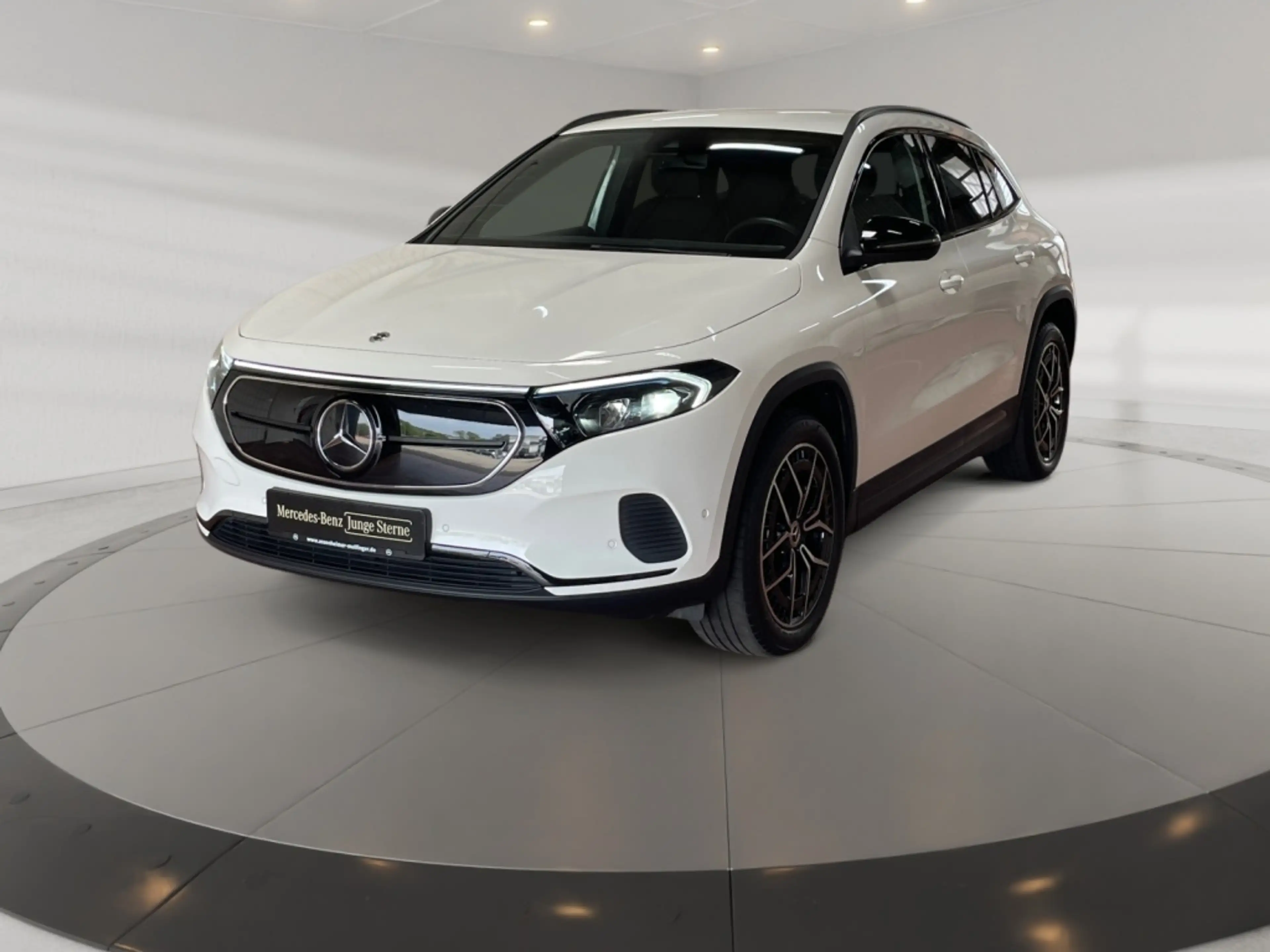 Mercedes-Benz EQA 300 4matic Progressive AMG+MBUX+Progressive — photo 2