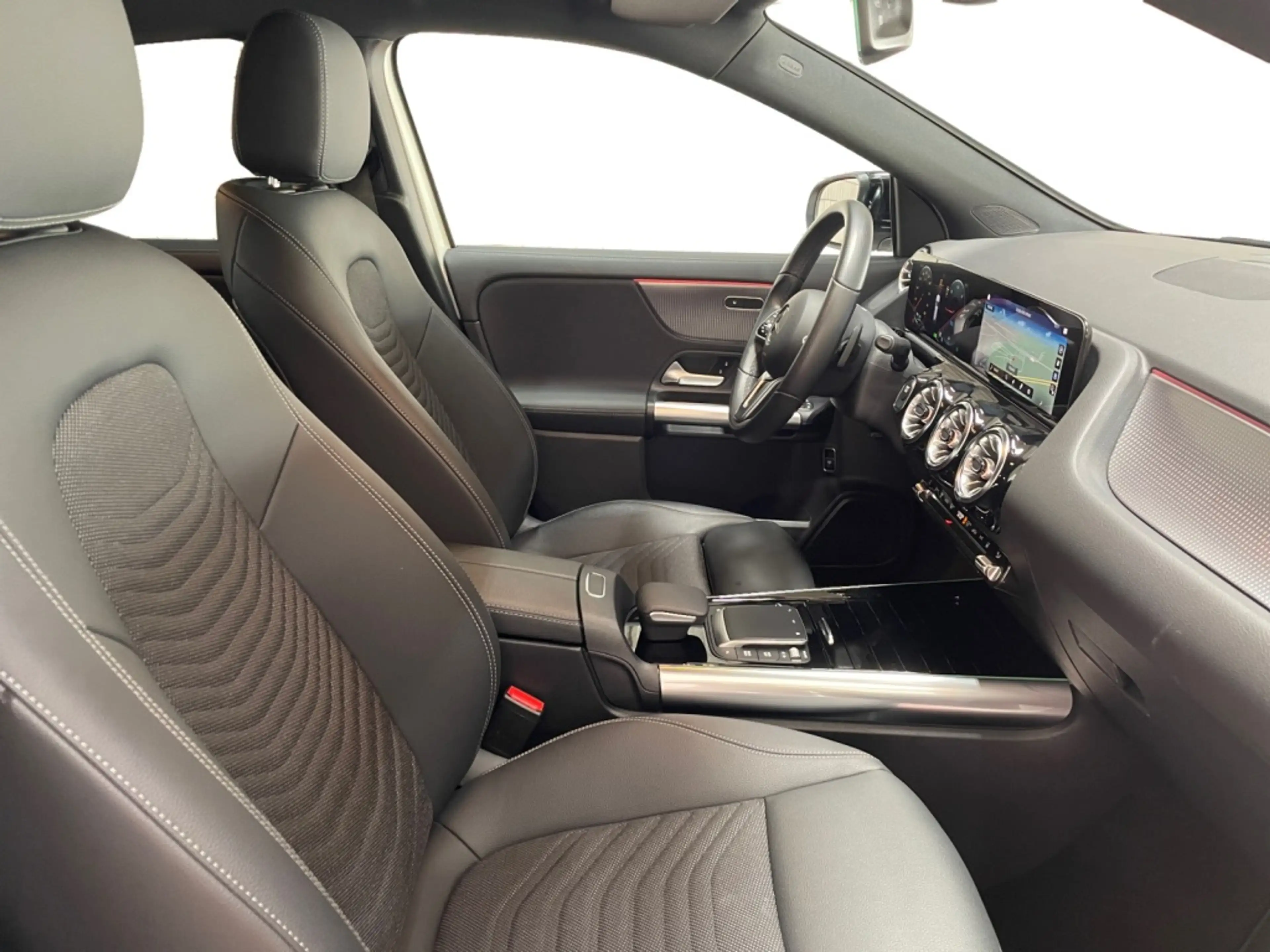 Mercedes-Benz EQA 300 4matic Progressive AMG+MBUX+Progressive — photo 10