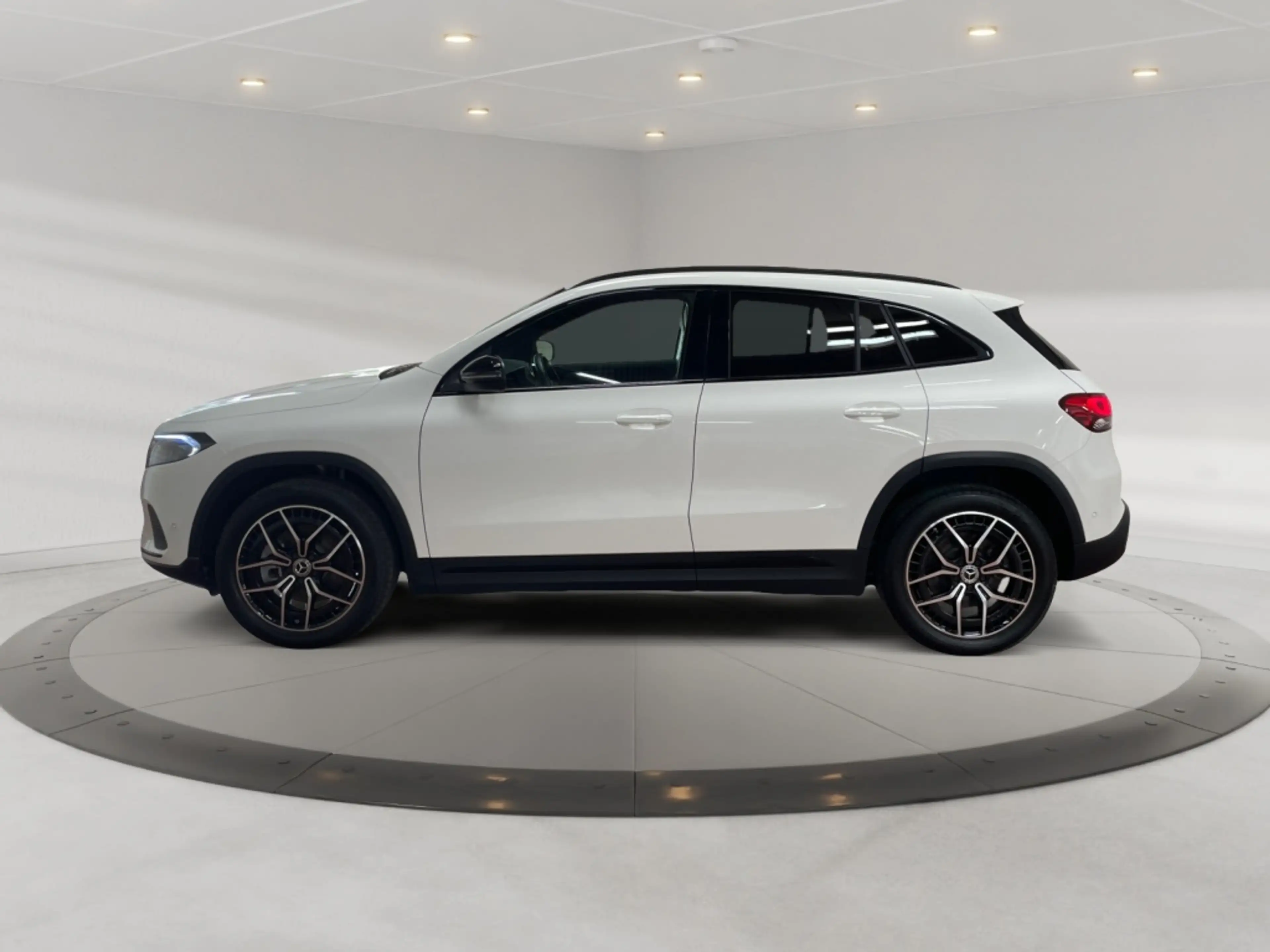 Mercedes-Benz EQA 300 4matic Progressive AMG+MBUX+Progressive — photo 5