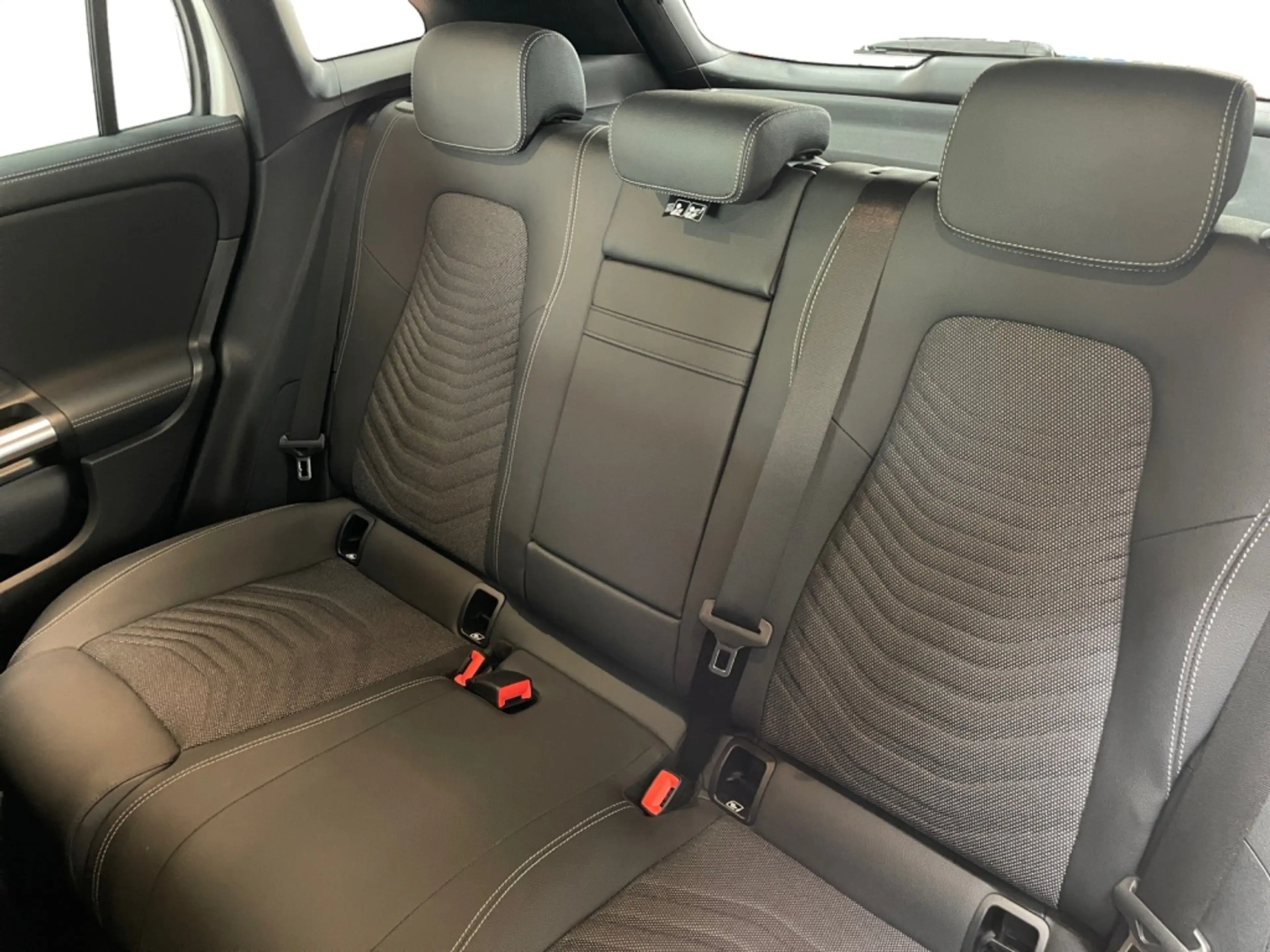 Mercedes-Benz EQA 300 4matic Progressive AMG+MBUX+Progressive — photo 11