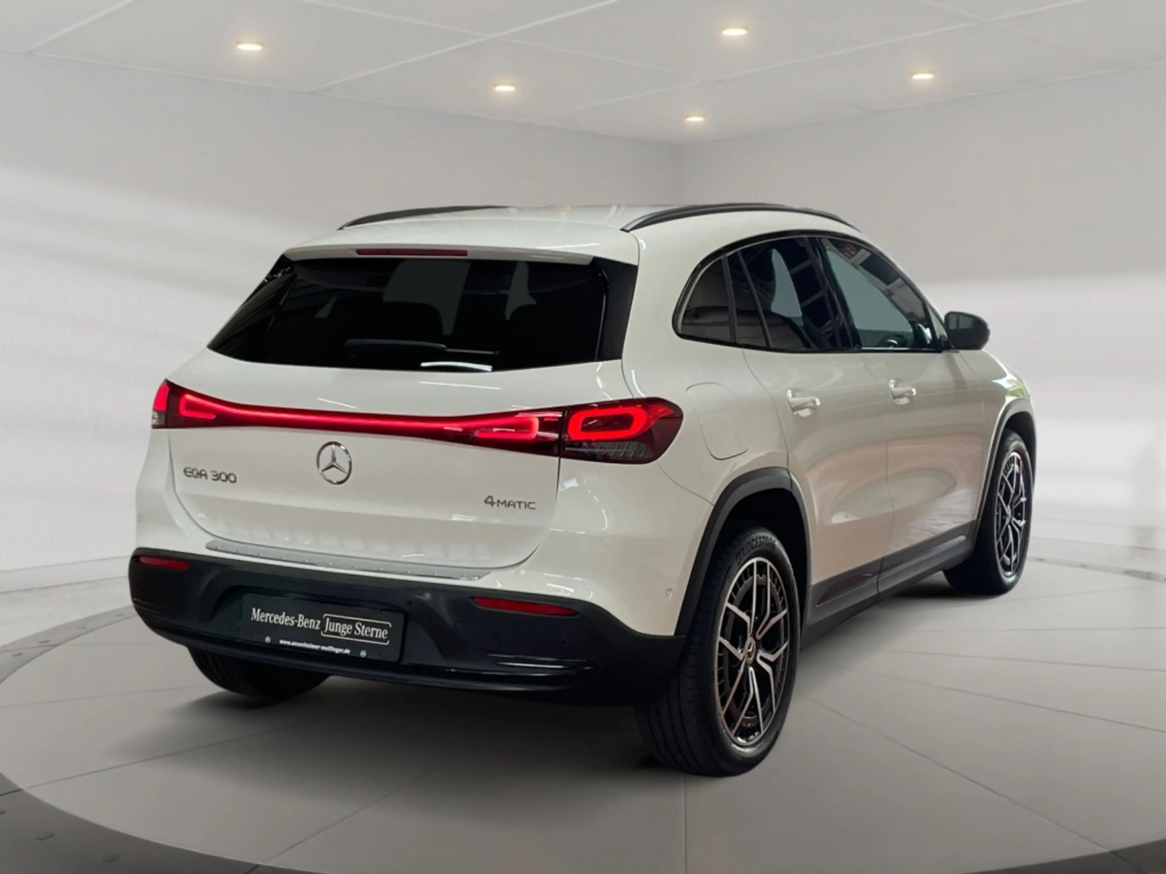 Mercedes-Benz EQA 300 4matic Progressive AMG+MBUX+Progressive — photo 4