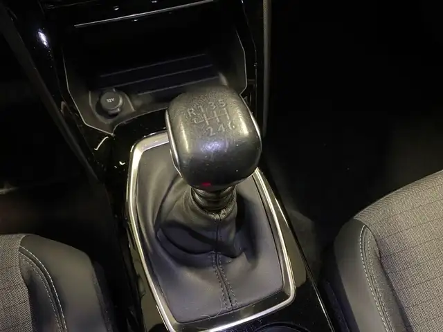 Peugeot 2008 view 12
