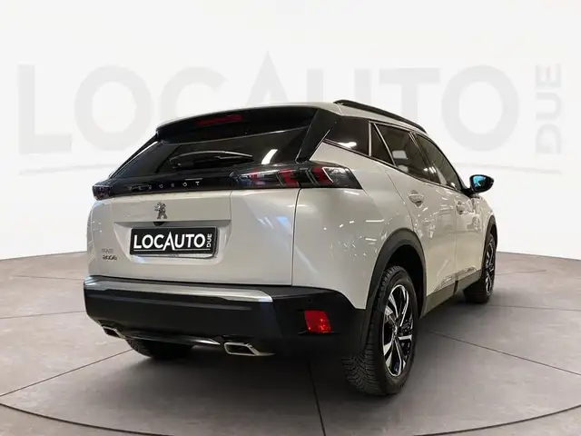Peugeot 2008 view 4