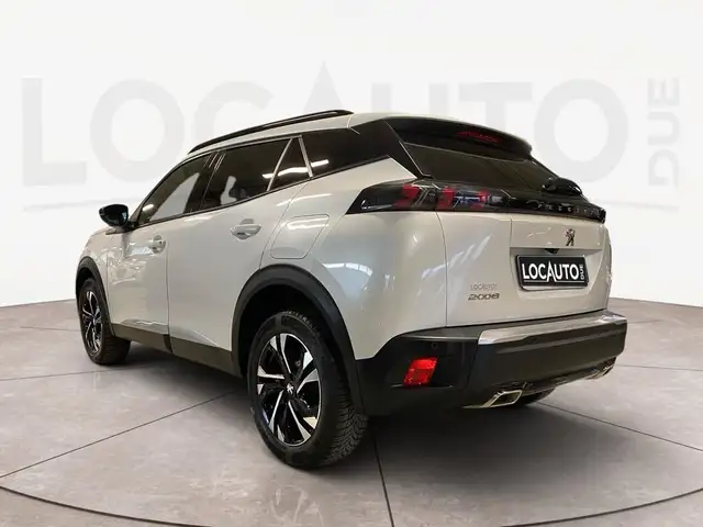 Peugeot 2008 view 5