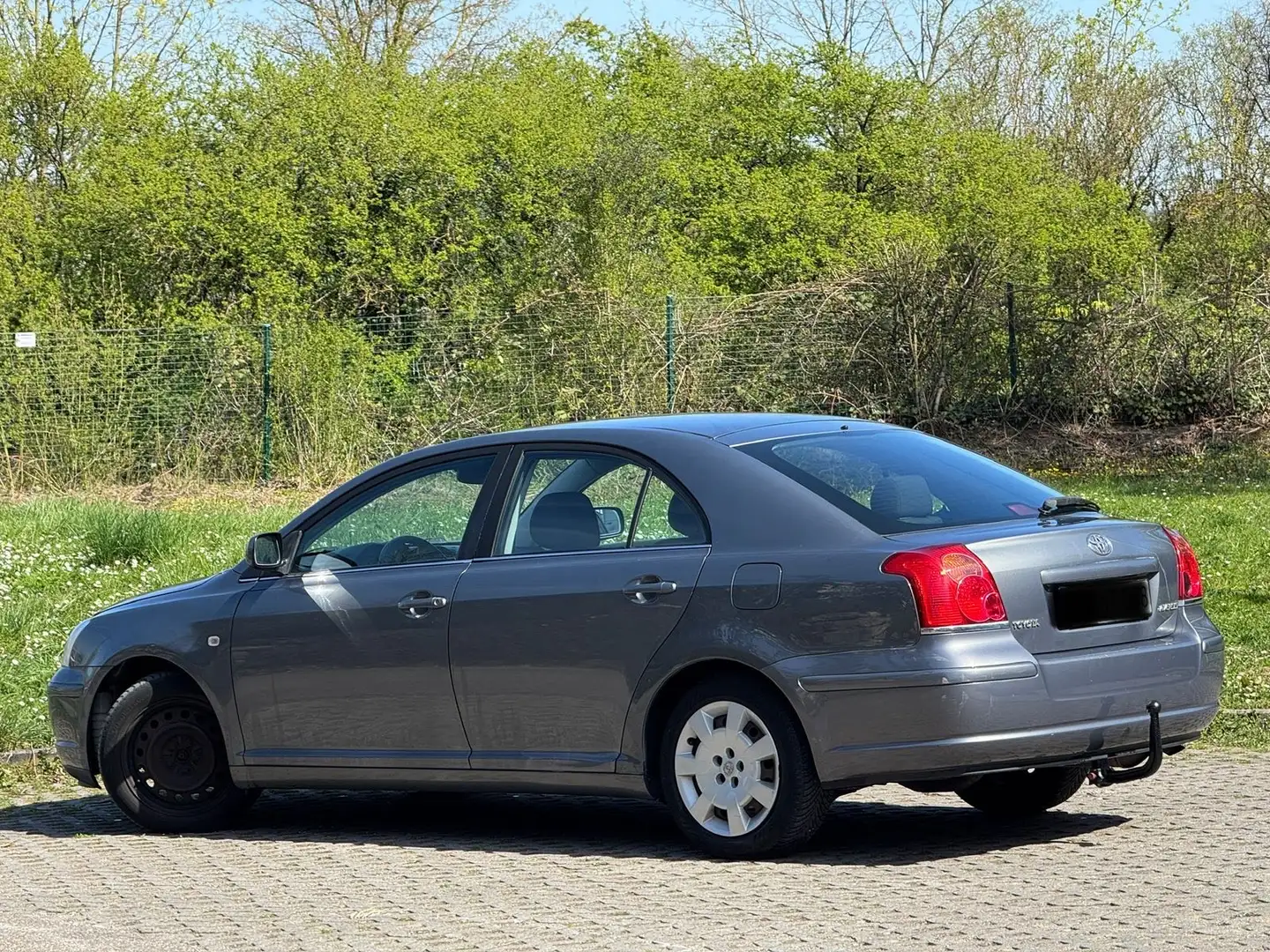Toyota Avensis 1.8 VVT-i Executive guter Zustand Tüv Neu Grau - 2