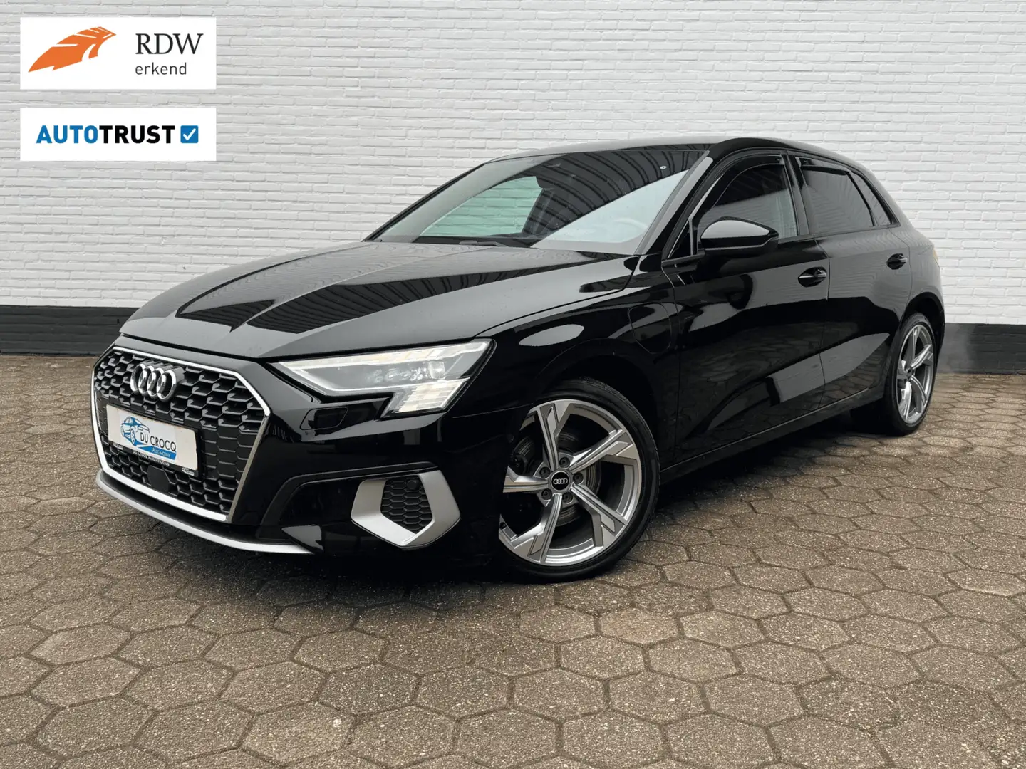 Audi A3 Sportback 40 TFSIe S-Line l ACC l TREKHAAK l MATRI Zwart - 1