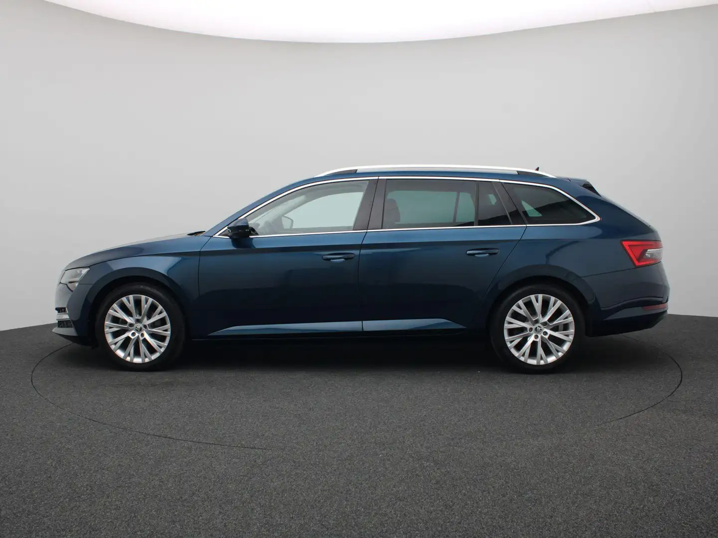 Skoda Superb Combi 1.4 TSI iV Business Edition Plus 218PK DSG A Blauw - 2
