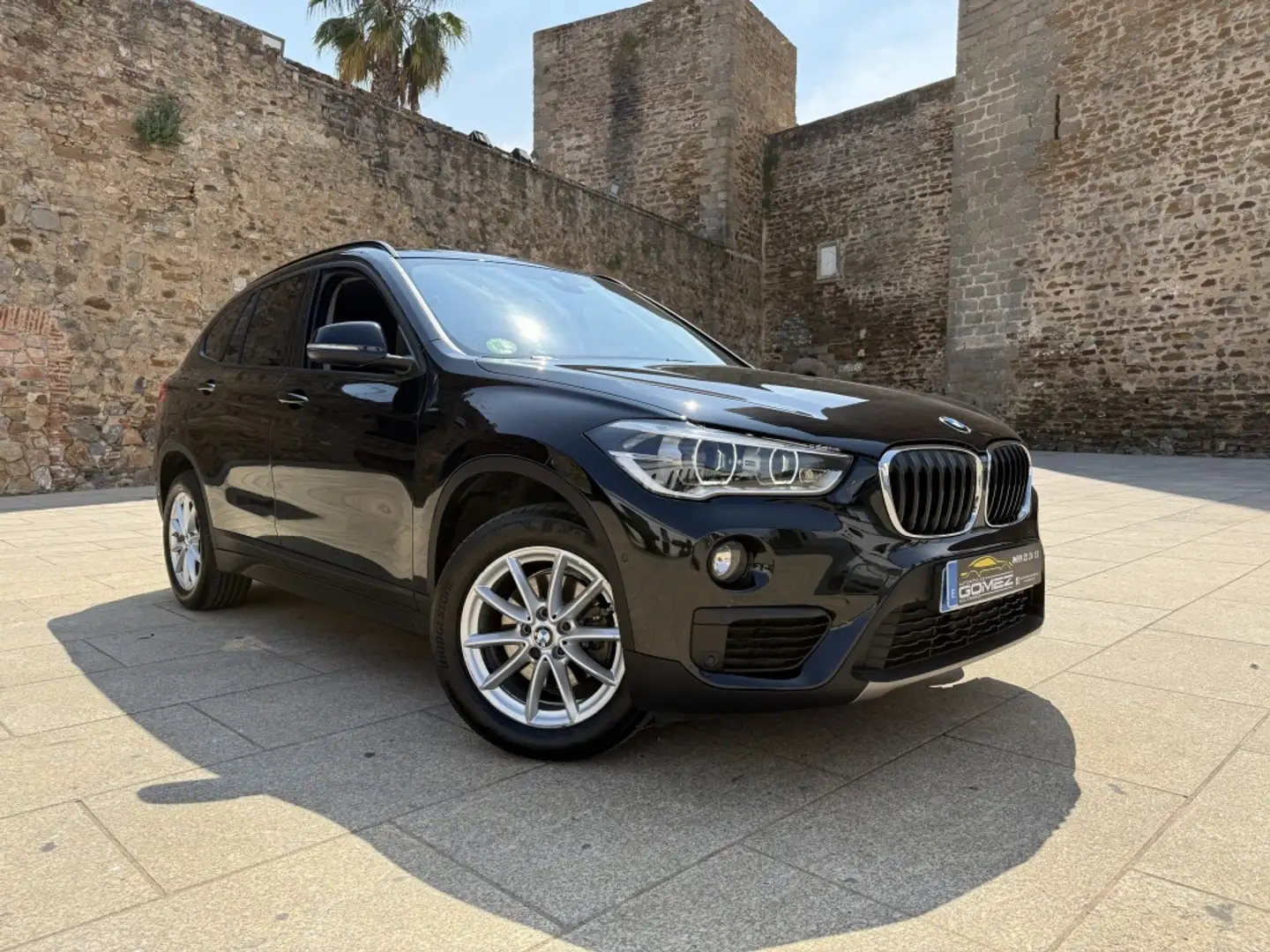 BMW X1 sDrive 18dA Schwarz - 2