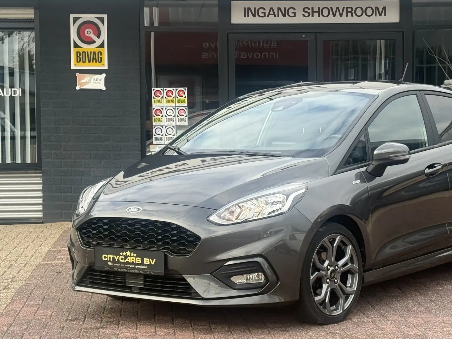 Ford Fiesta 1.0 EcoBoost ST-Line 101 pk apple carplay climate Grijs - 2