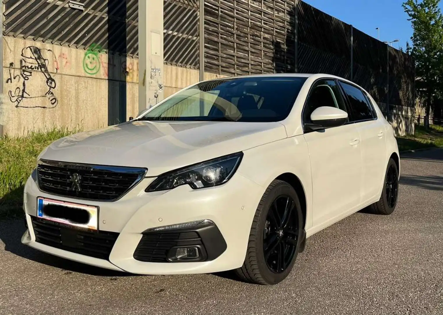 Peugeot 308 308 1,5 BlueHDI 130 Tech Edition S Weiß - 1