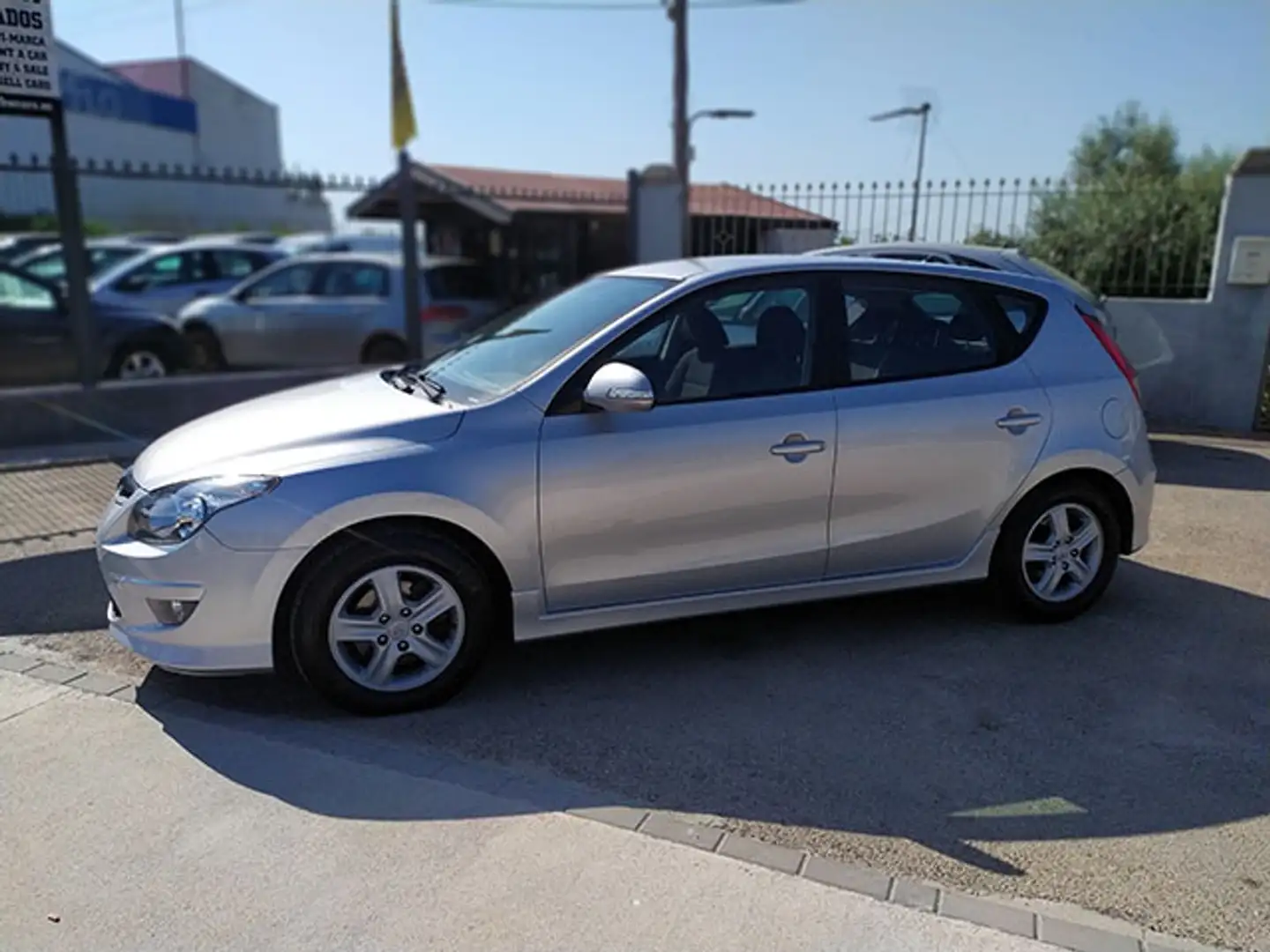 Hyundai i30 1.4 Comfort GLS Argent - 1