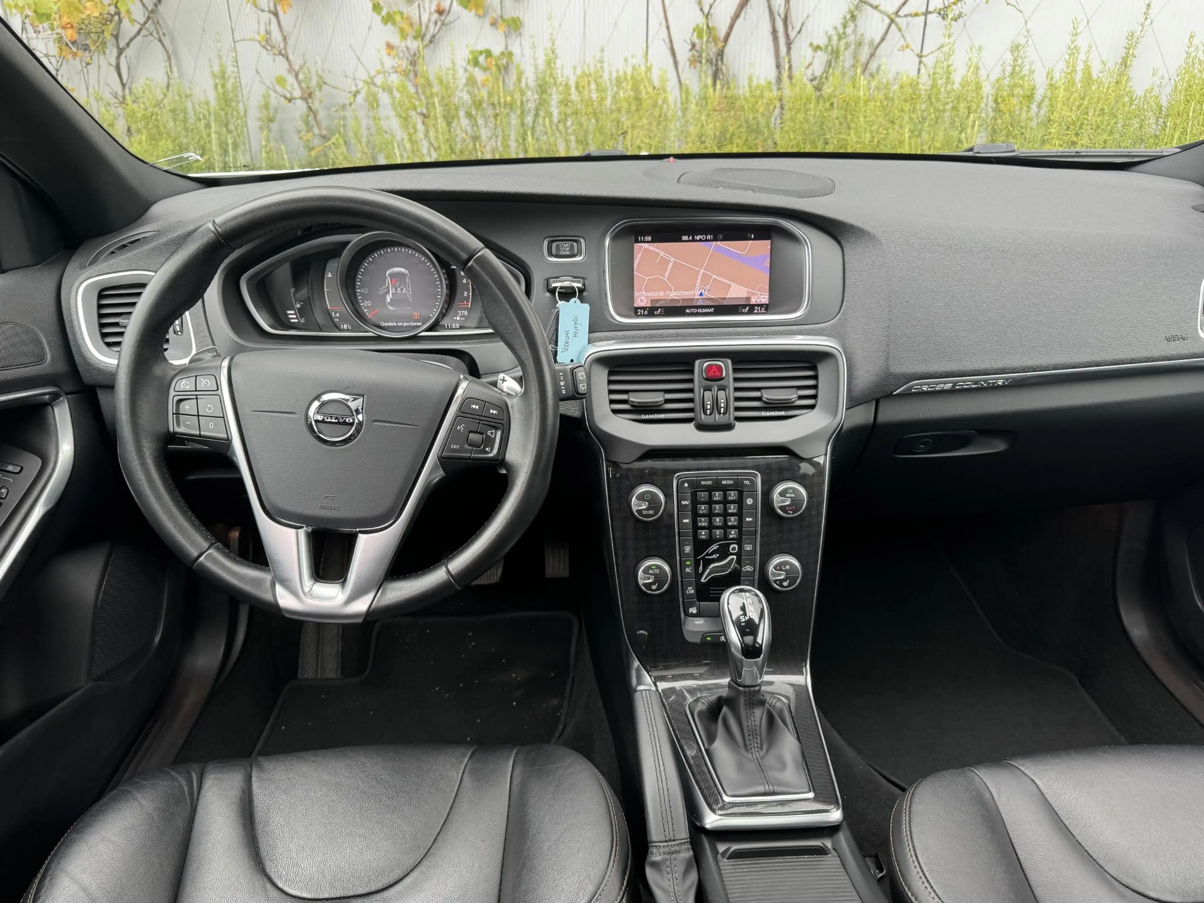 Volvo V40 Cross Country 1.5 T3 Polar+ Luxury | Panoramadak | Harman Kardon — photo 6