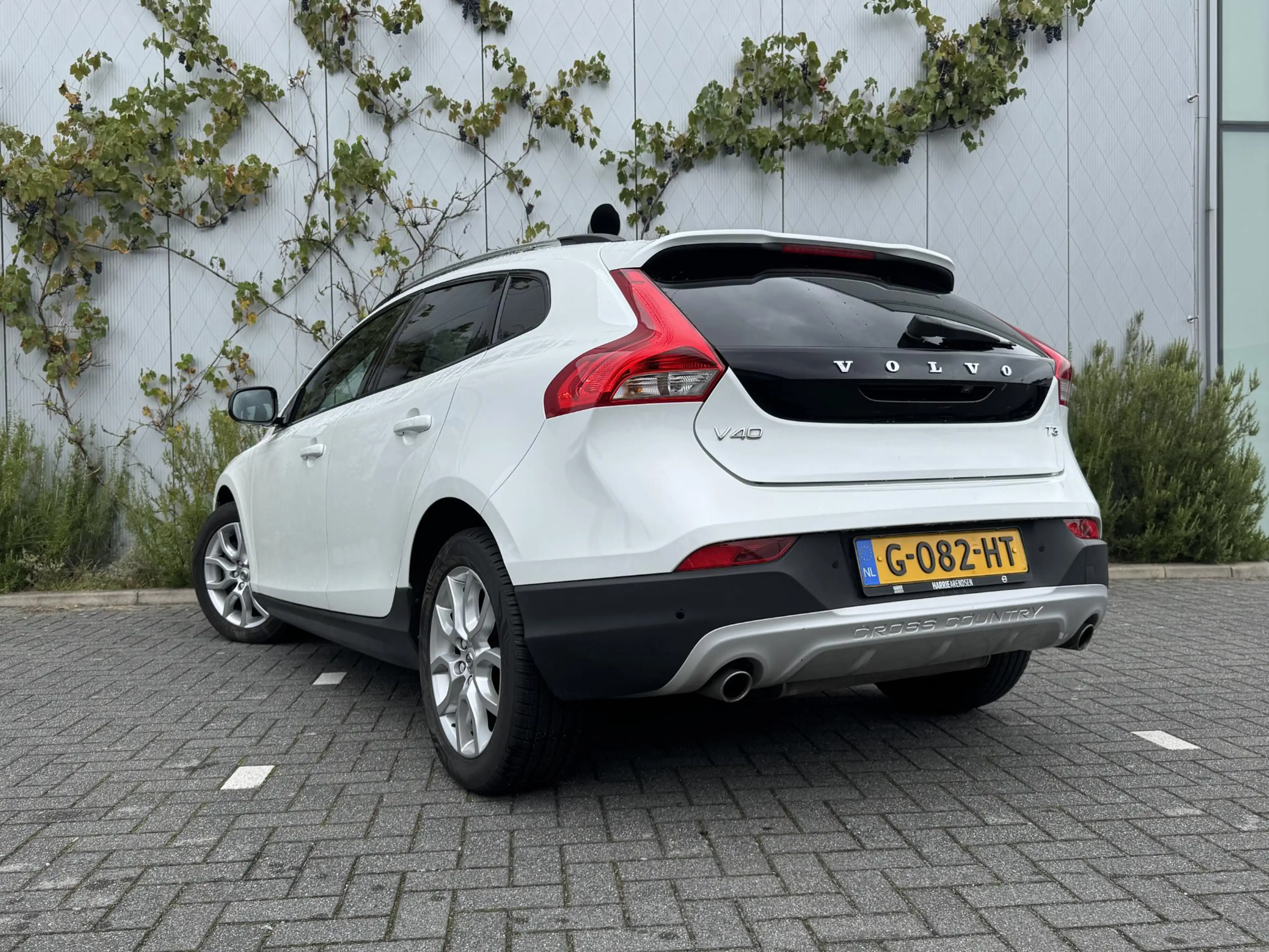 Volvo V40 Cross Country 1.5 T3 Polar+ Luxury | Panoramadak | Harman Kardon — photo 3