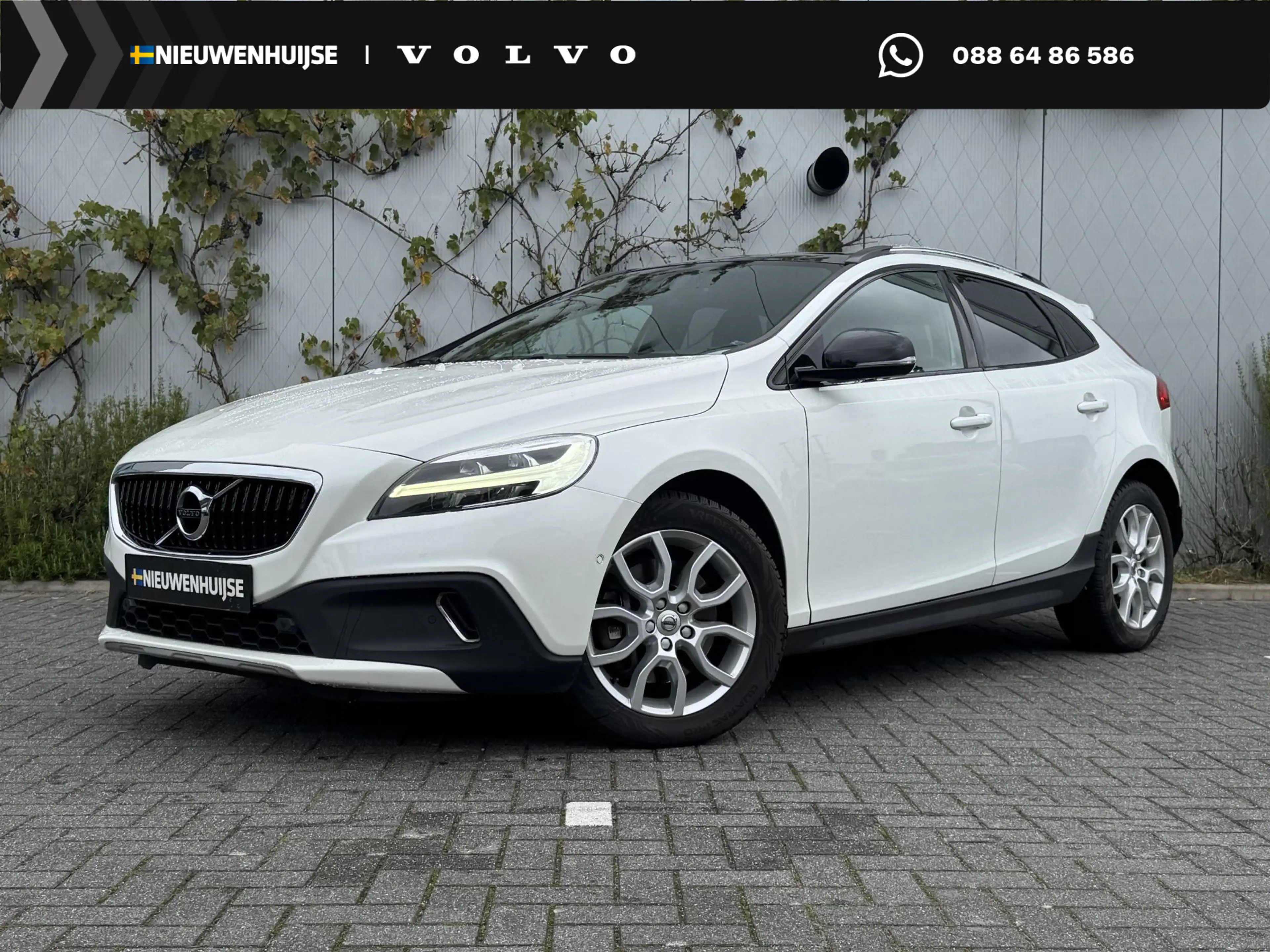Volvo V40 Cross Country 1.5 T3 Polar+ Luxury | Panoramadak | Harman Kardon