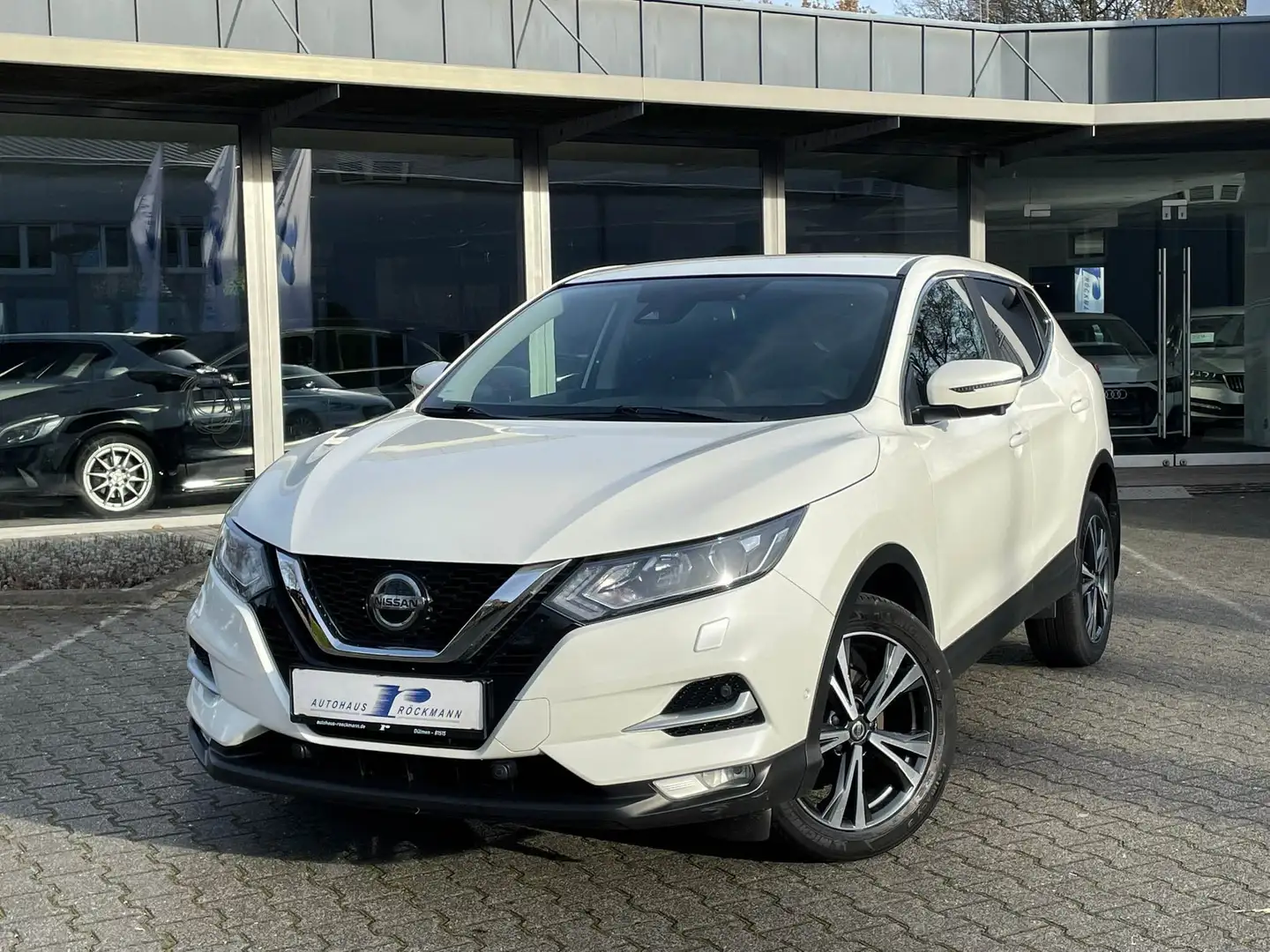 Nissan Qashqai DCI Aut. N-Connecta AHK Navi Kamera App Weiß - 2