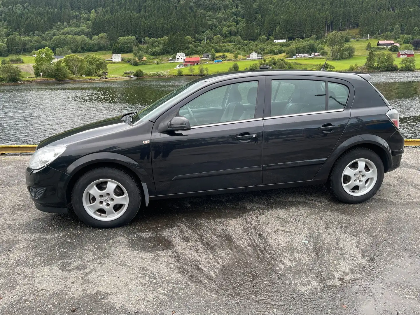 Opel Astra Astra 1.7 CDTi Essentia FAP (Fleet) Zwart - 2