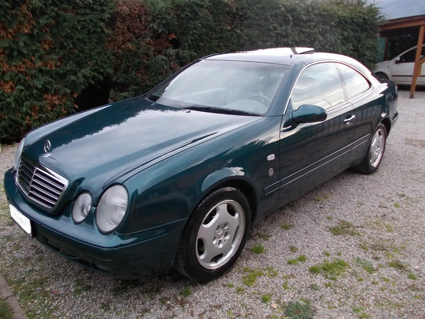 Mercedes-Benz CLK 200 elegance Verde - 2