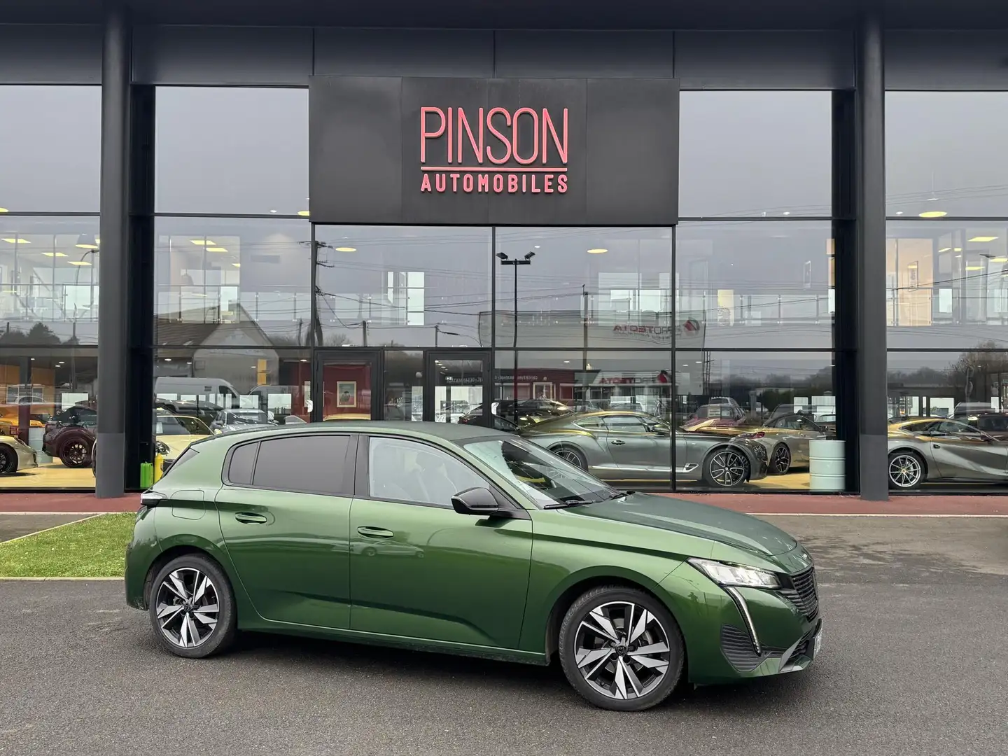 Peugeot 308 1.2i PureTech 12V S\u0026S - 130 - BV EAT8  III  BERLINE Allure Grün - 1