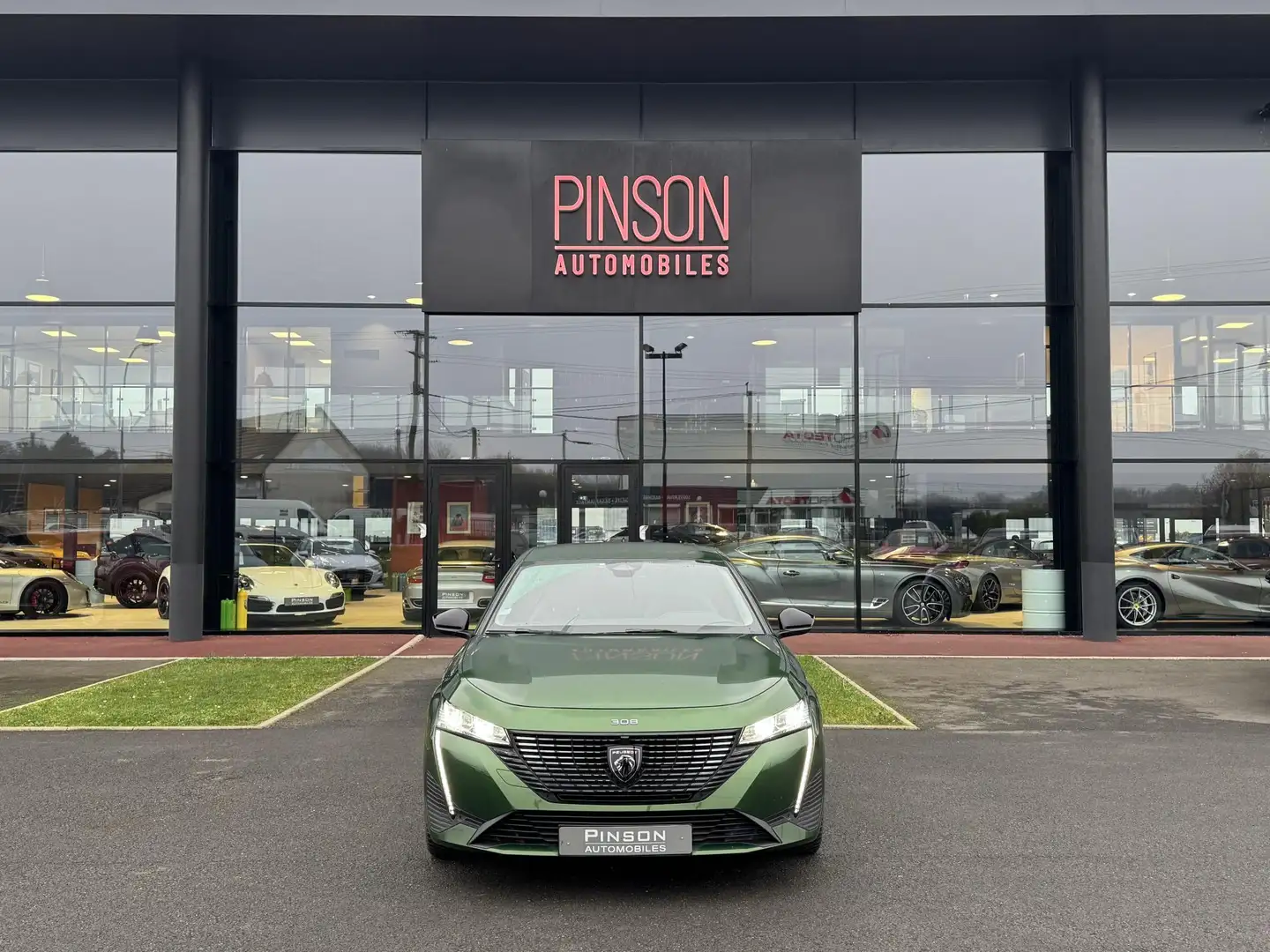 Peugeot 308 1.2i PureTech 12V S\u0026S - 130 - BV EAT8  III  BERLINE Allure Grün - 2