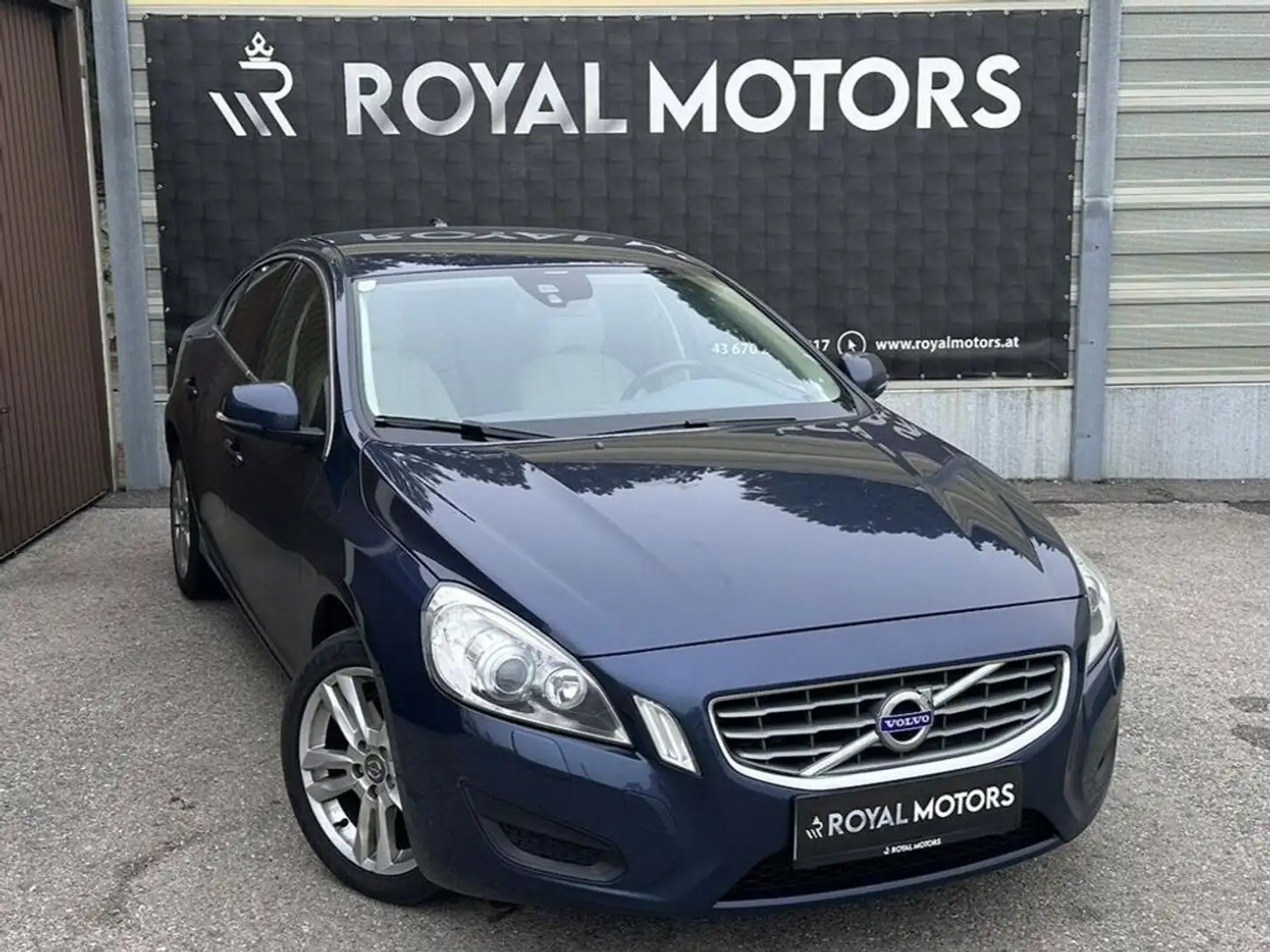 Volvo S60 Momentum Blau - 1