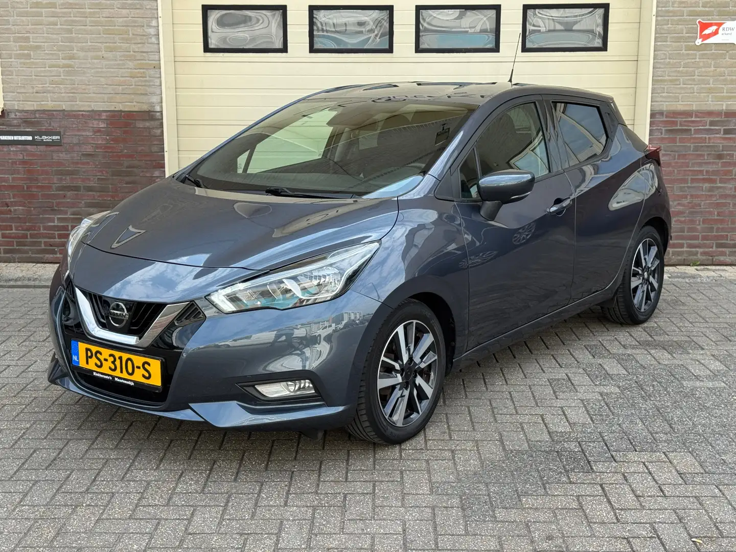 Nissan Micra 0.9 IG-T N-Connecta met 12 maanden garantie en nie Grijs - 1