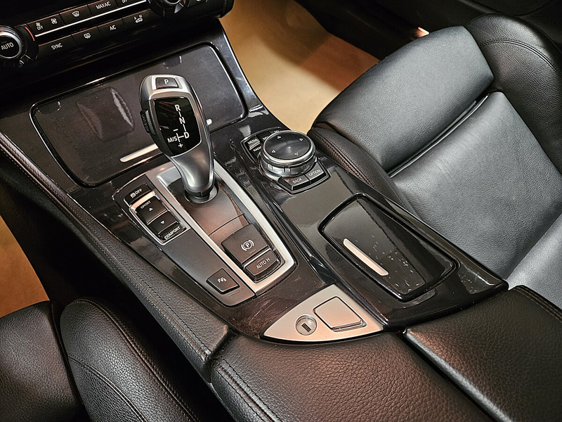 BMW 520 d Touring — photo 12