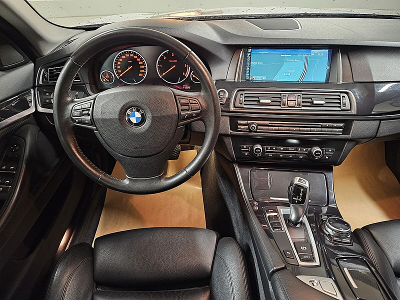 BMW 520 d Touring — photo 10