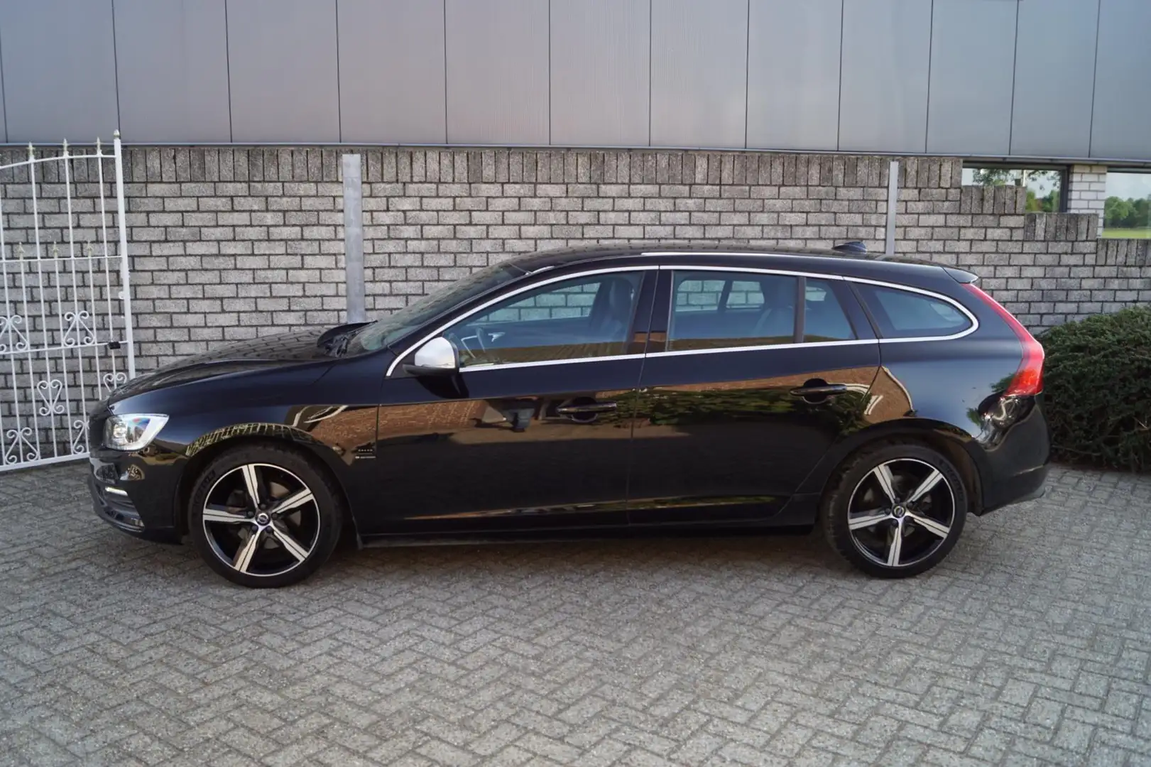Volvo V60 2.0 T4 Business Sport R-Design Leder/Alcantara Spo Noir - 2