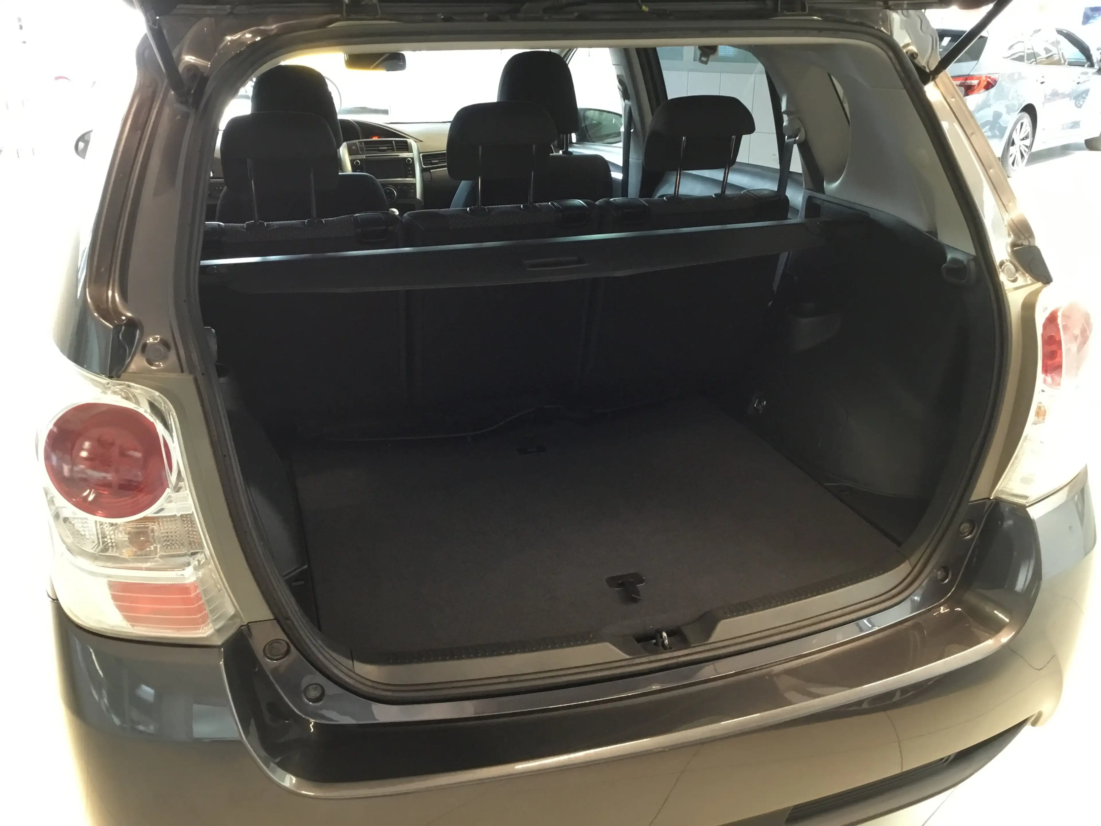 Toyota Verso 2,0 D-4D 125 Design — photo 5