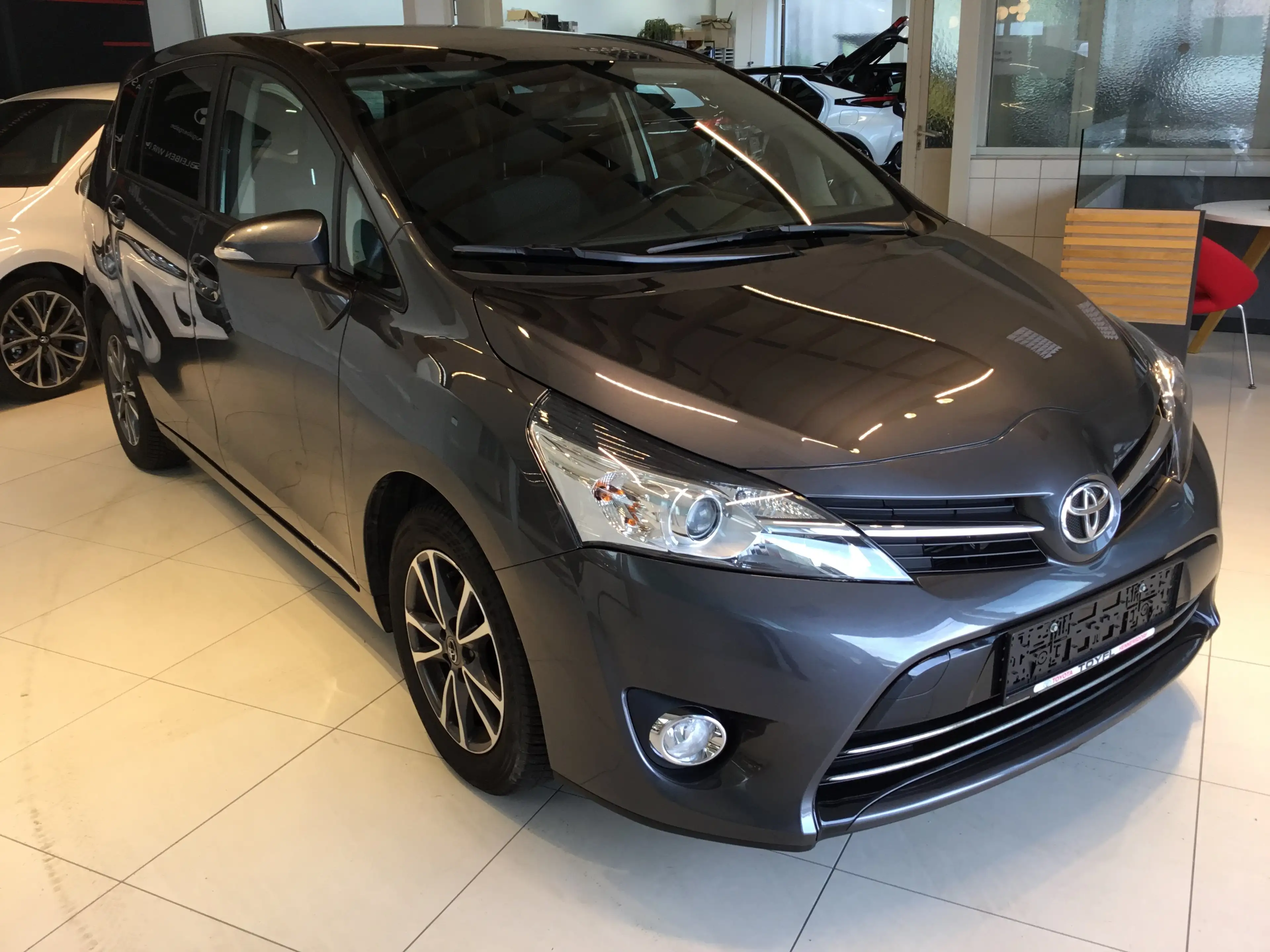 Toyota Verso 2,0 D-4D 125 Design — photo 3