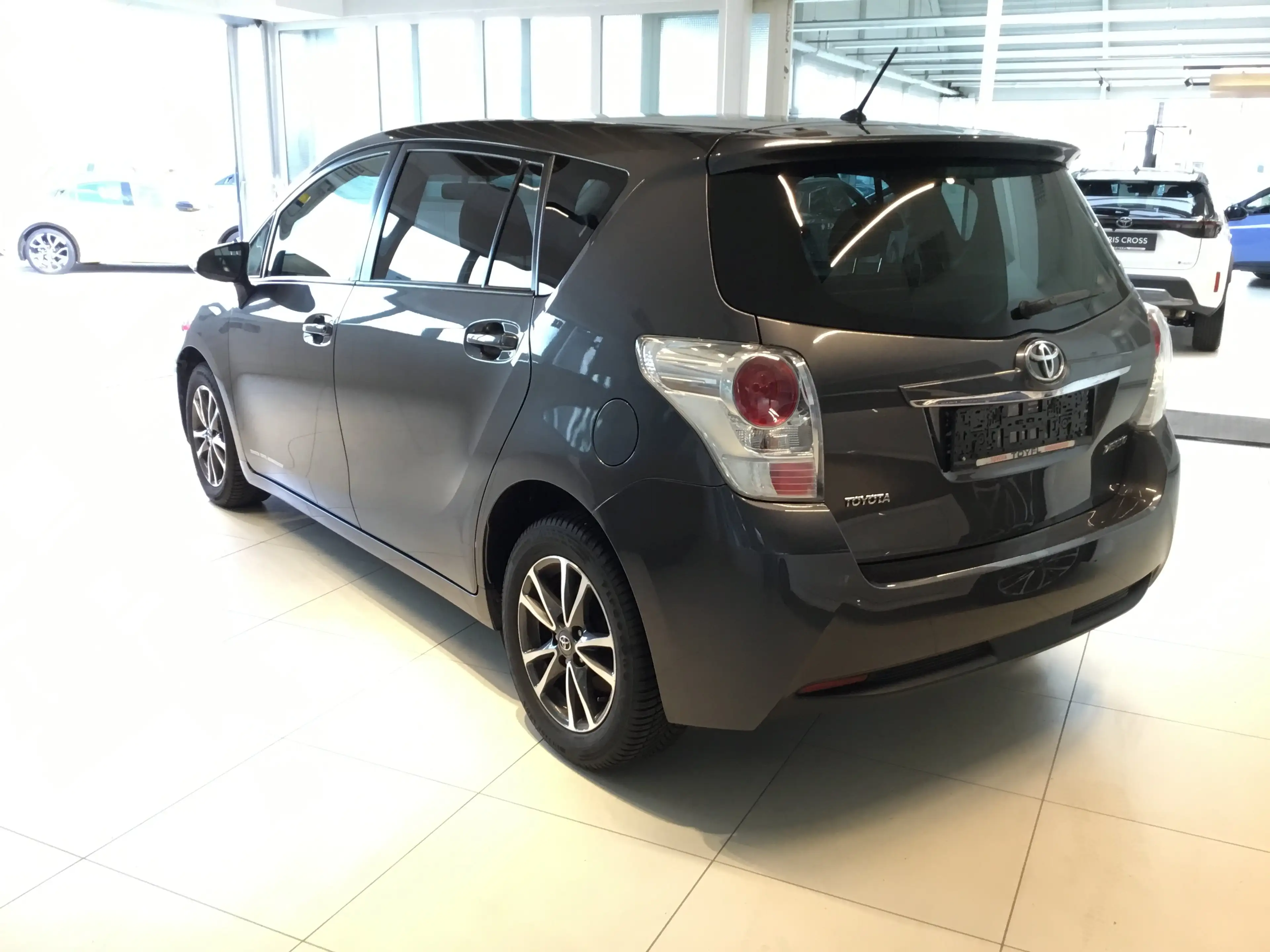 Toyota Verso 2,0 D-4D 125 Design — photo 4