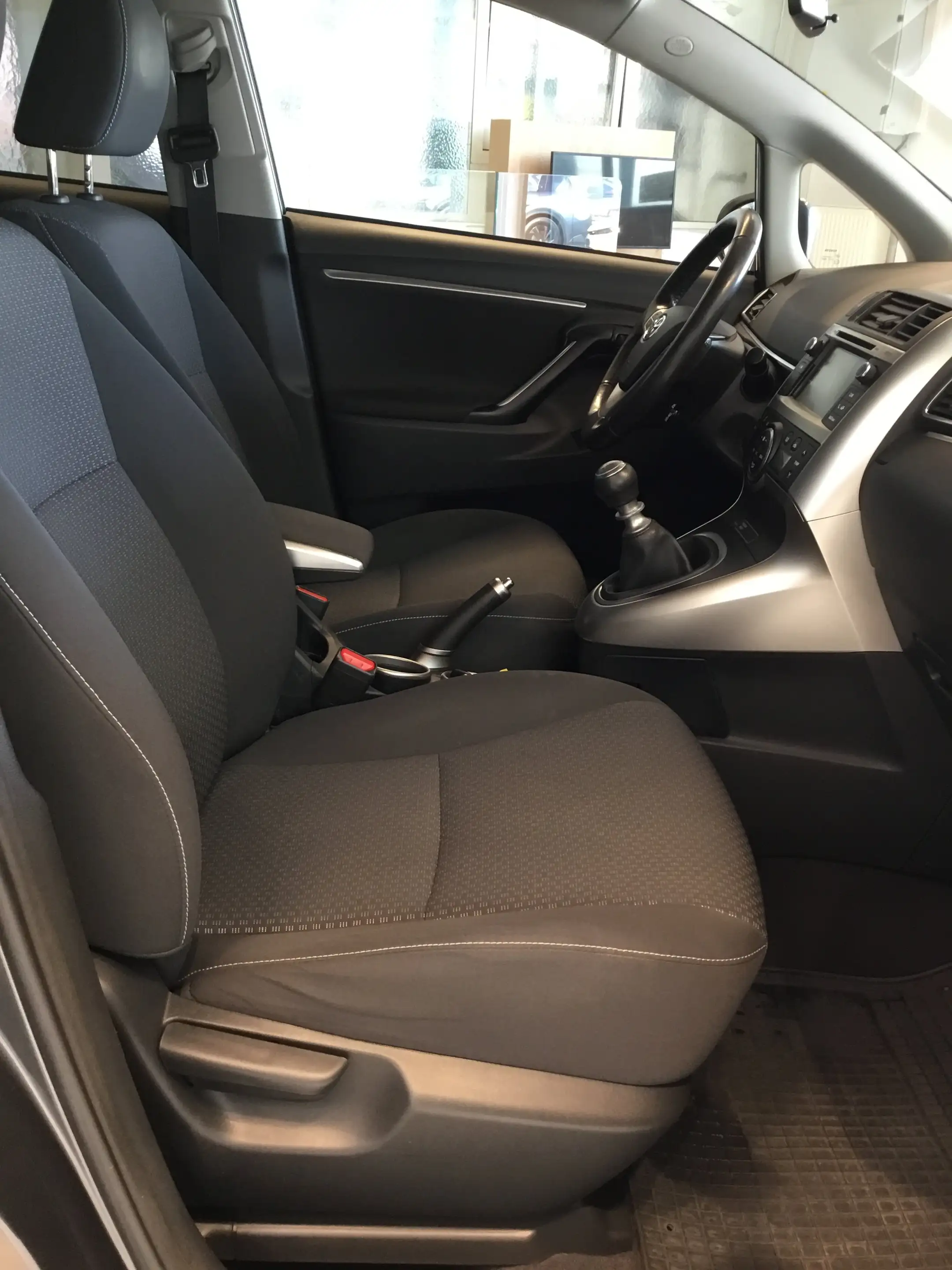 Toyota Verso 2,0 D-4D 125 Design — photo 7