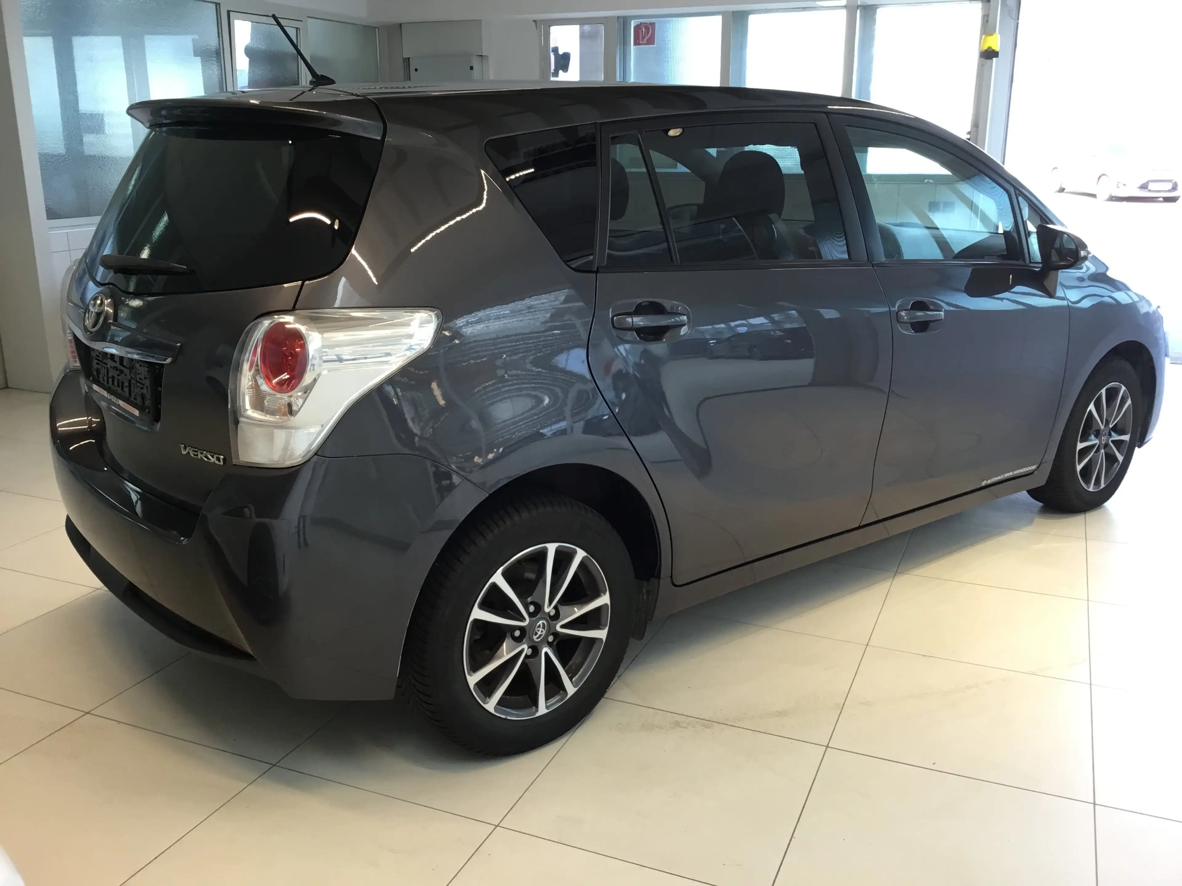 Toyota Verso 2,0 D-4D 125 Design — photo 6